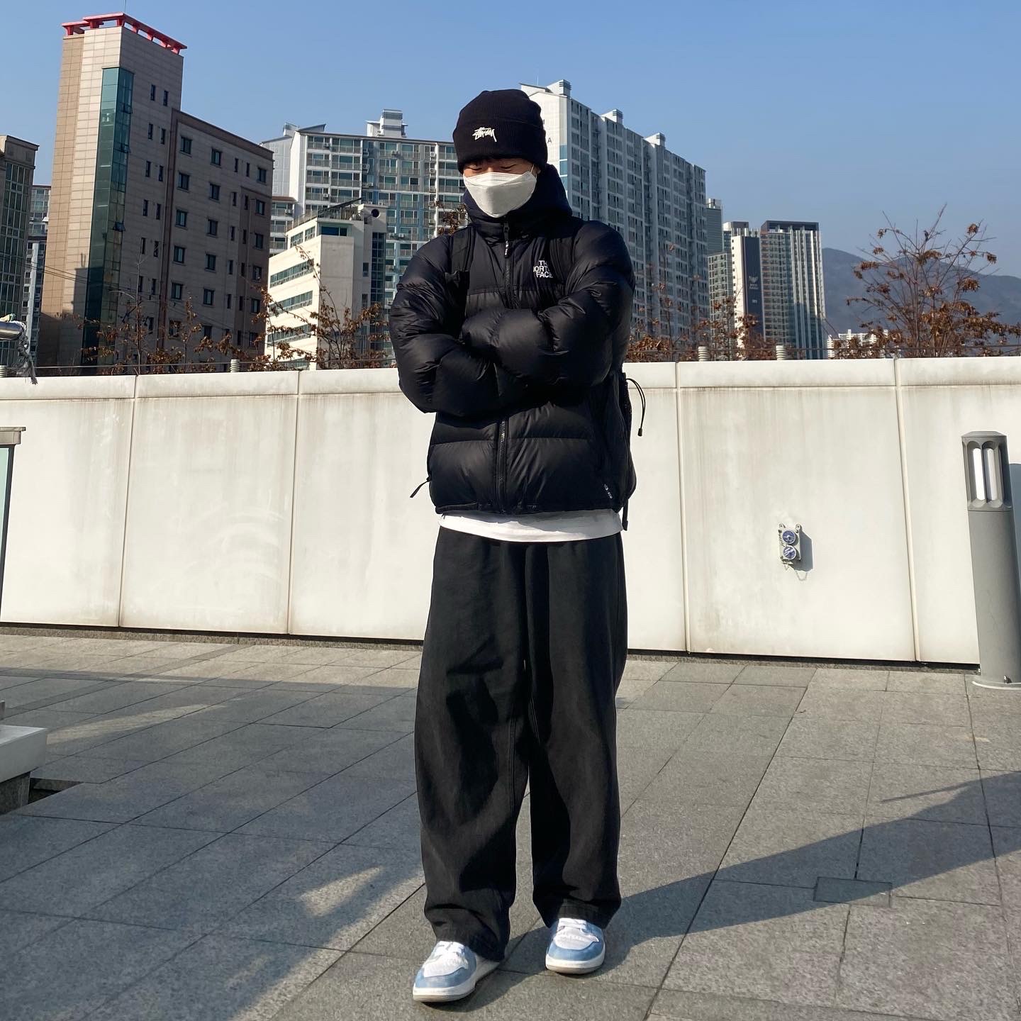 Nike x Stussy NRG Cuffed Beanie Black, The North Face 1996 Eco Nuptse Jacket Black 착용 스타일 - 1