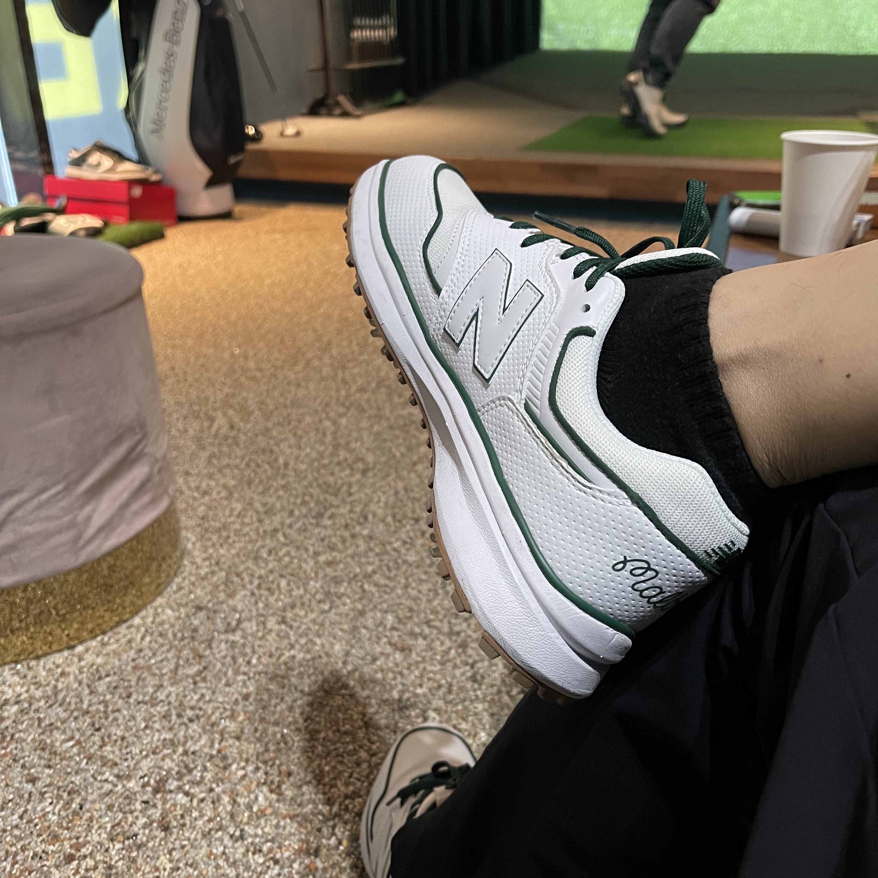 New Balance x Malbon 997 Golf White Green 착용 스타일 - 2