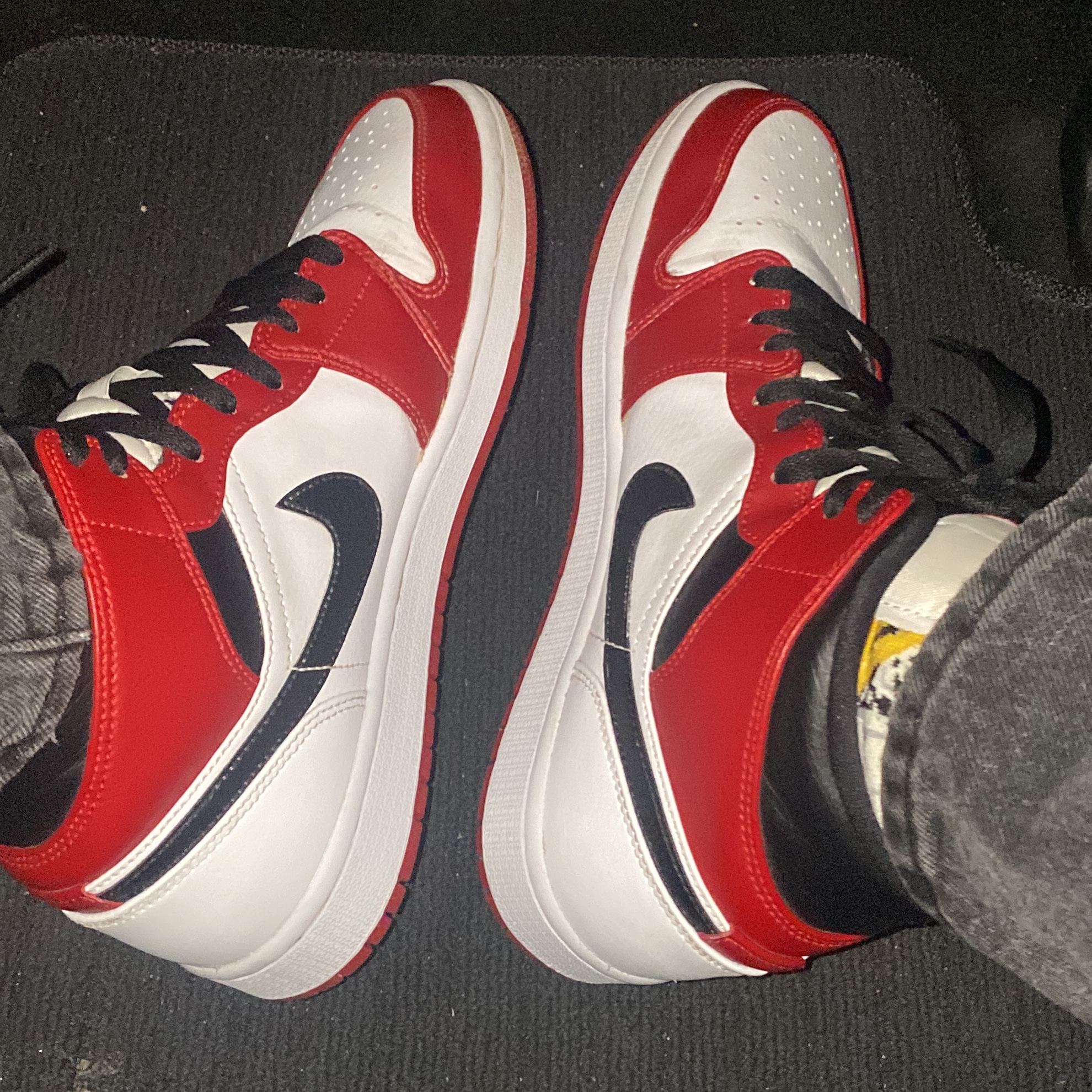 Jordan 1 Mid Chicago 2020 착용 스타일 - 1