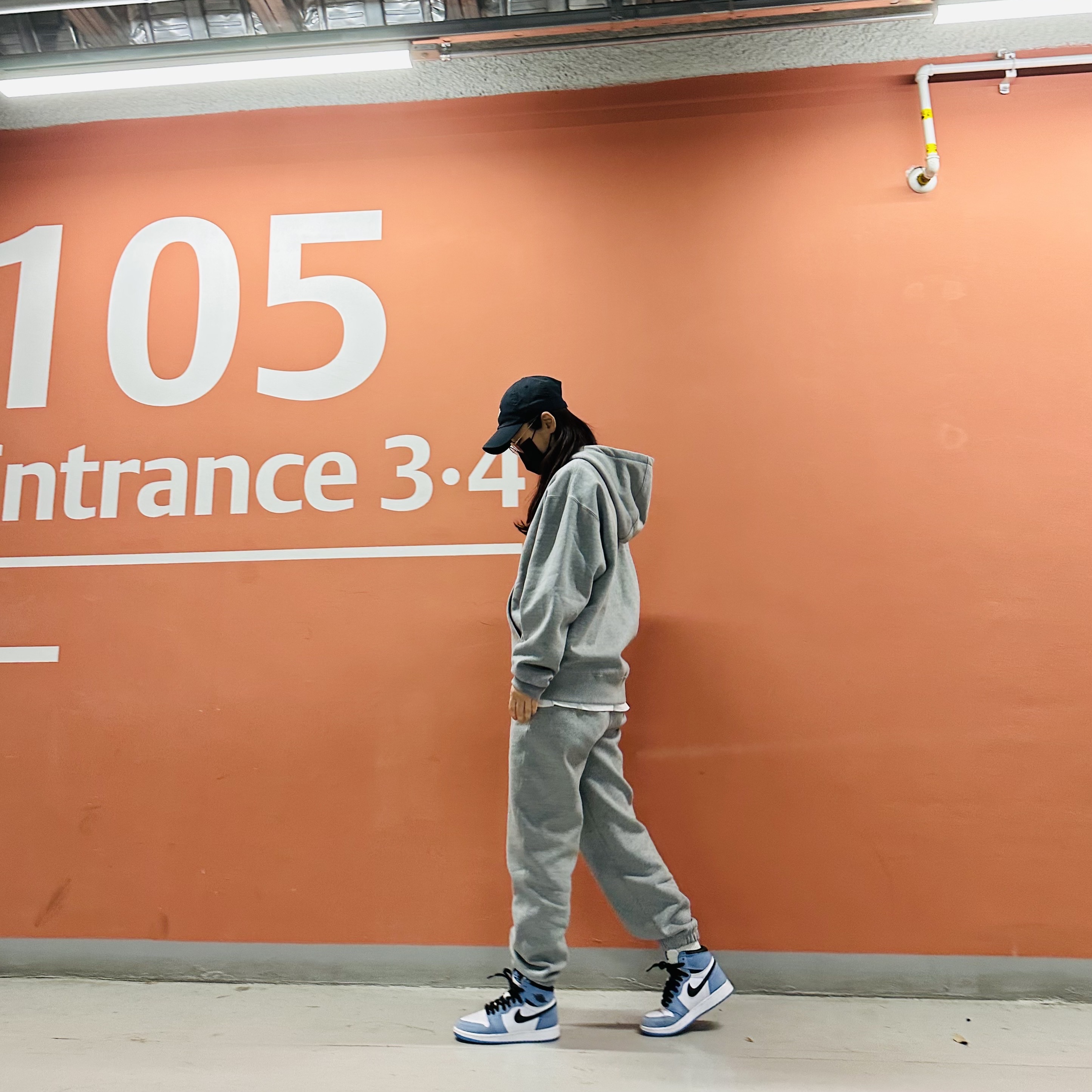Nike Heritage 86 Futura Washed Cap Black White, (W) Nike NRG Solo Swoosh Fleece Pants Dark Grey Heather - Asia 착용 스타일 - 2