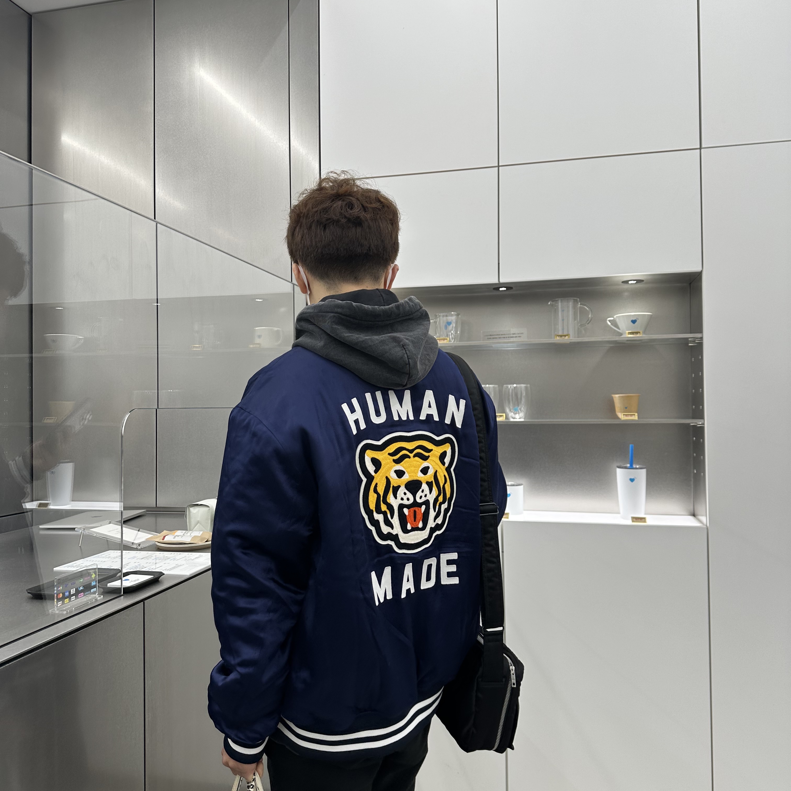 Human Made Stadium Jacket Navy 착용 스타일 - 2