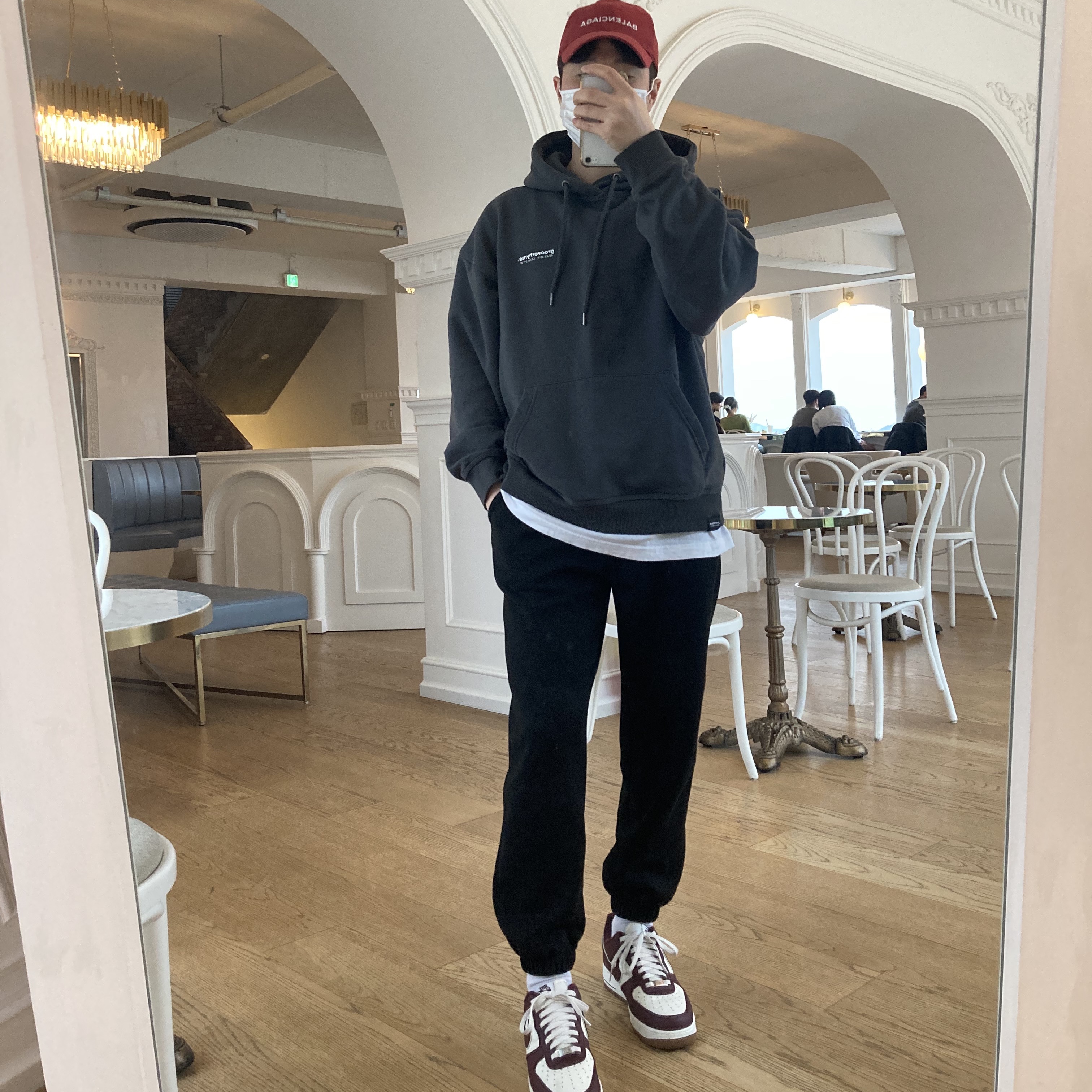Nike Air Force 1 '07 LV8 Night Maroon 착용 스타일