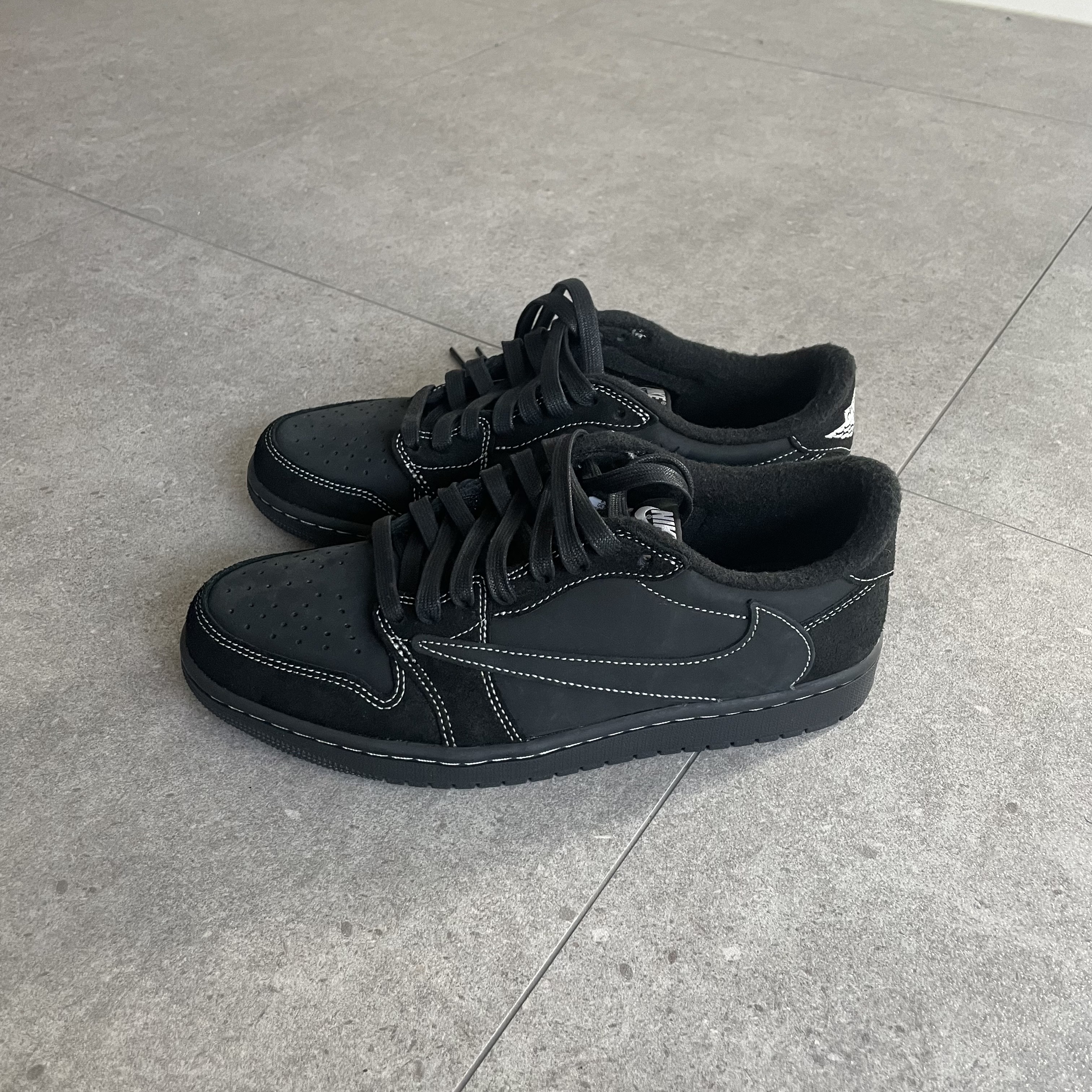 Jordan 1 x Travis Scott Retro Low OG SP Black Phantom 착용 스타일 - 2
