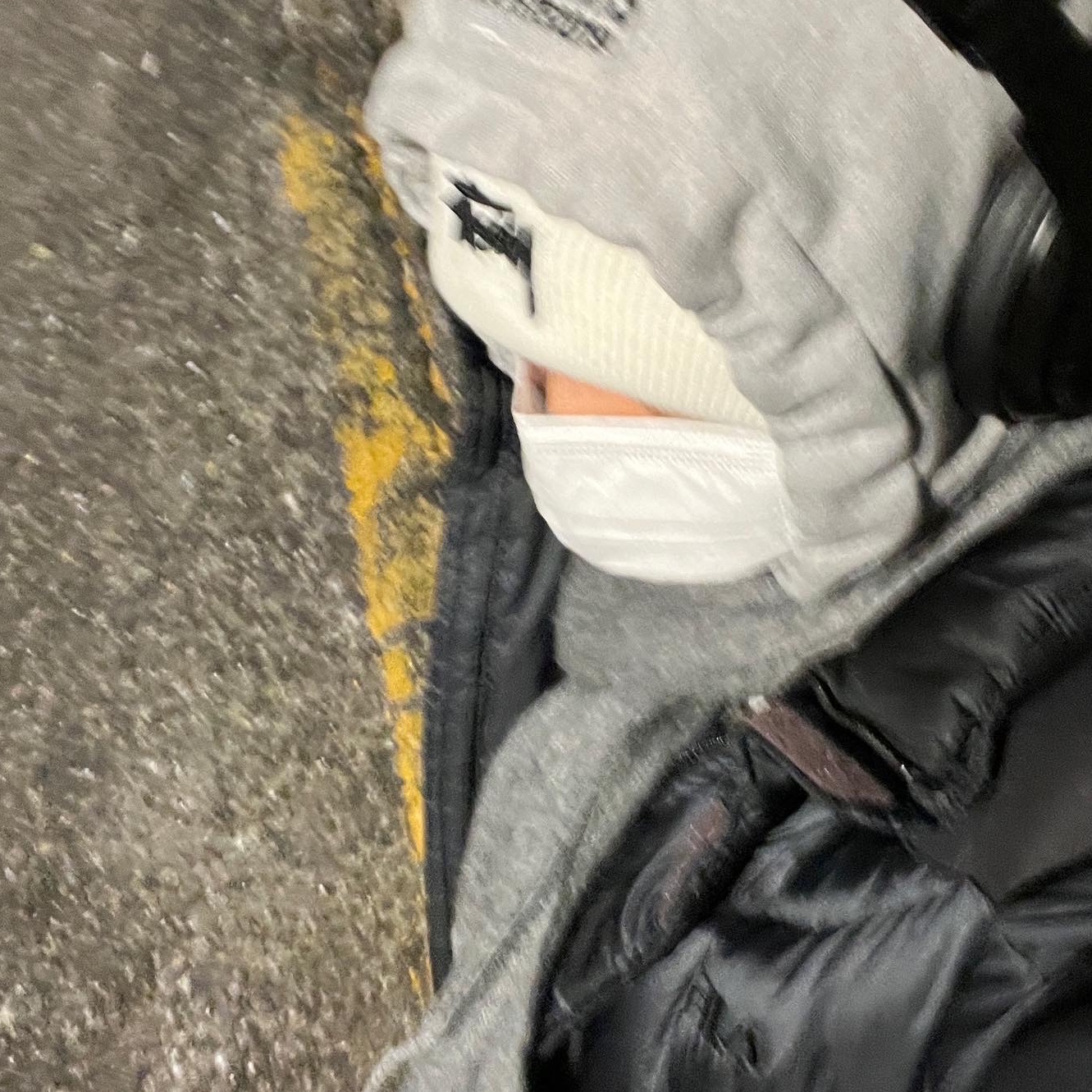 Nike x Stussy NRG Cuffed Beanie Summit White 착용 스타일 - 1