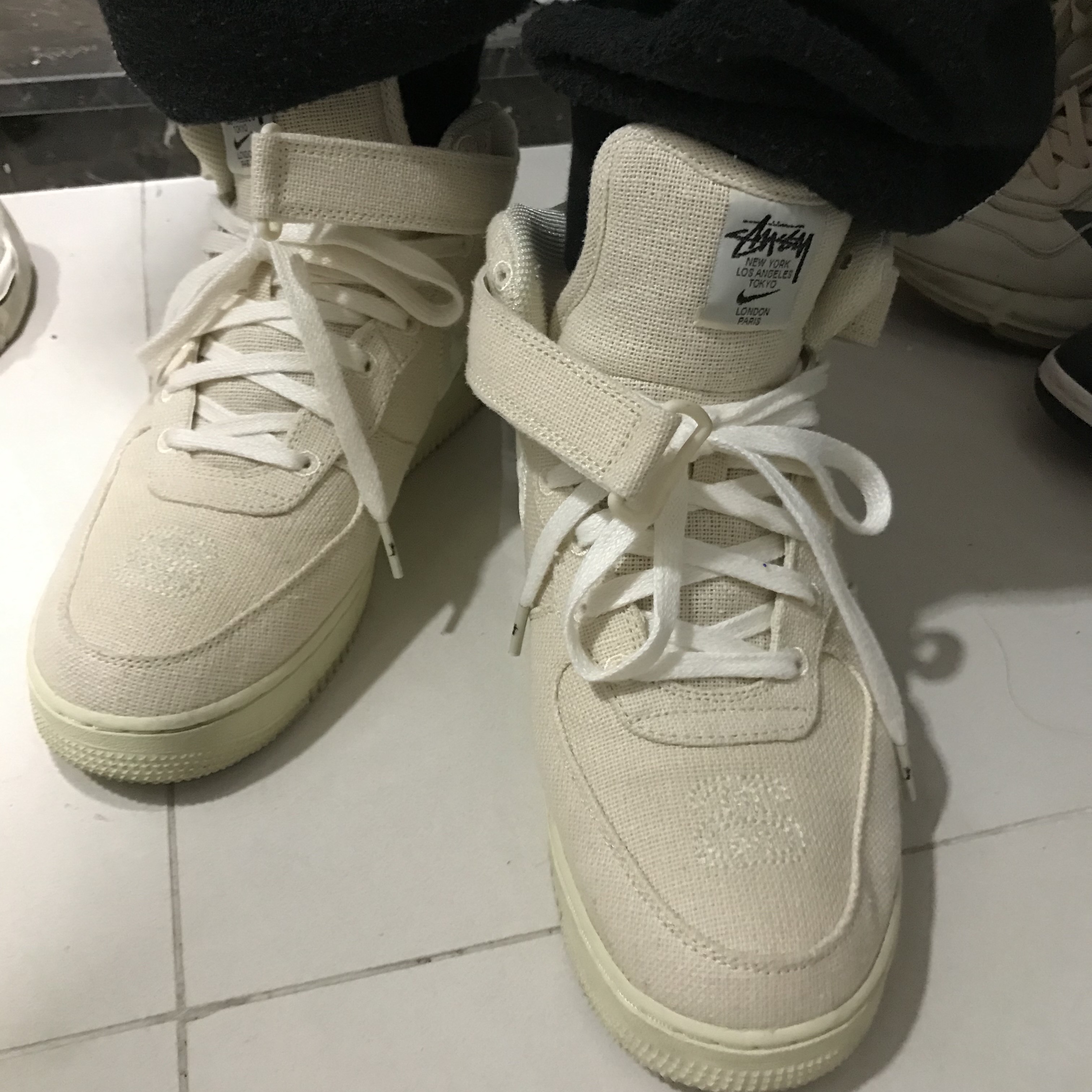 Nike x Stussy Air Force 1 '07 Mid SP Fossil 착용 스타일