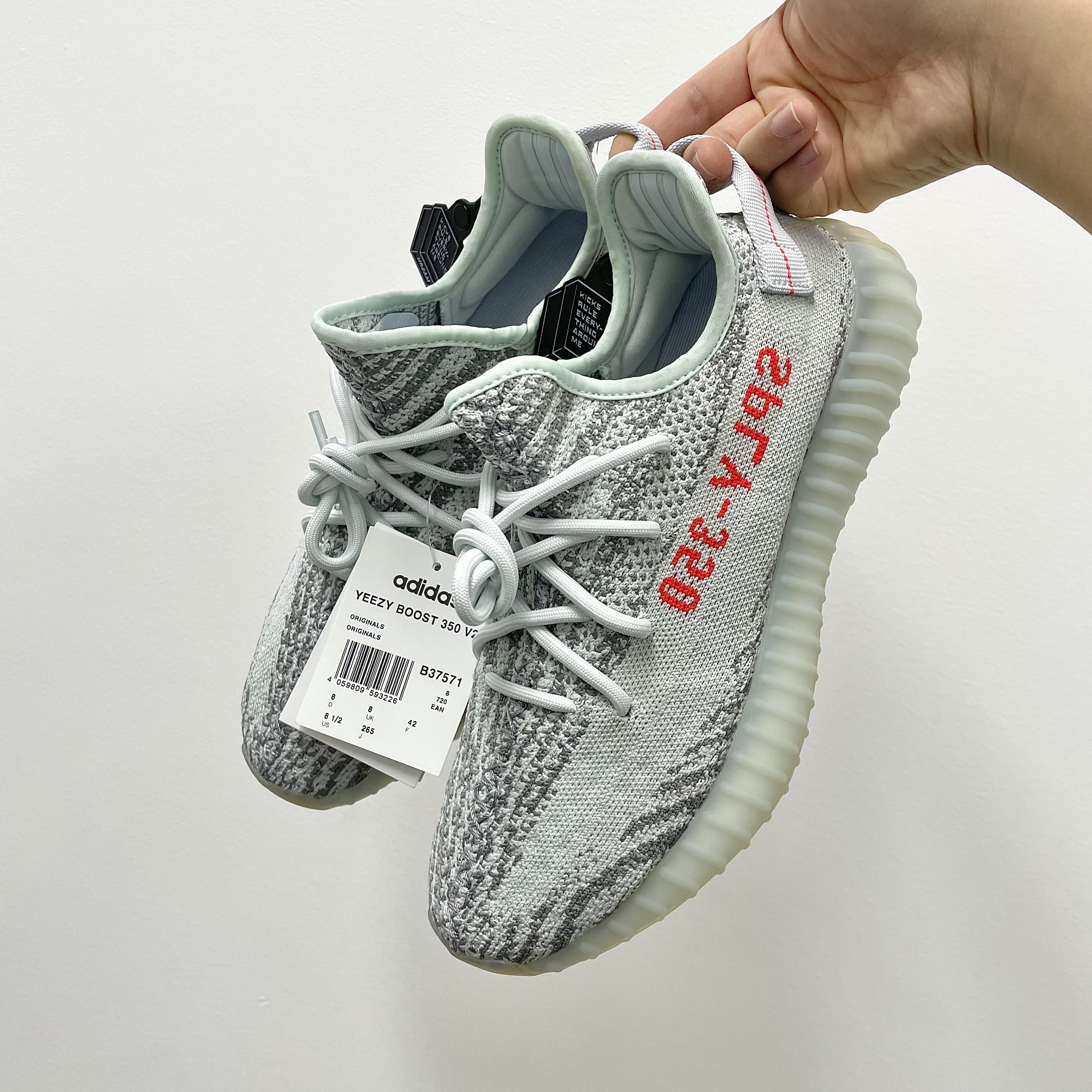 Adidas Yeezy Boost 350 V2 Blue Tint 2017 착용 스타일 - 3