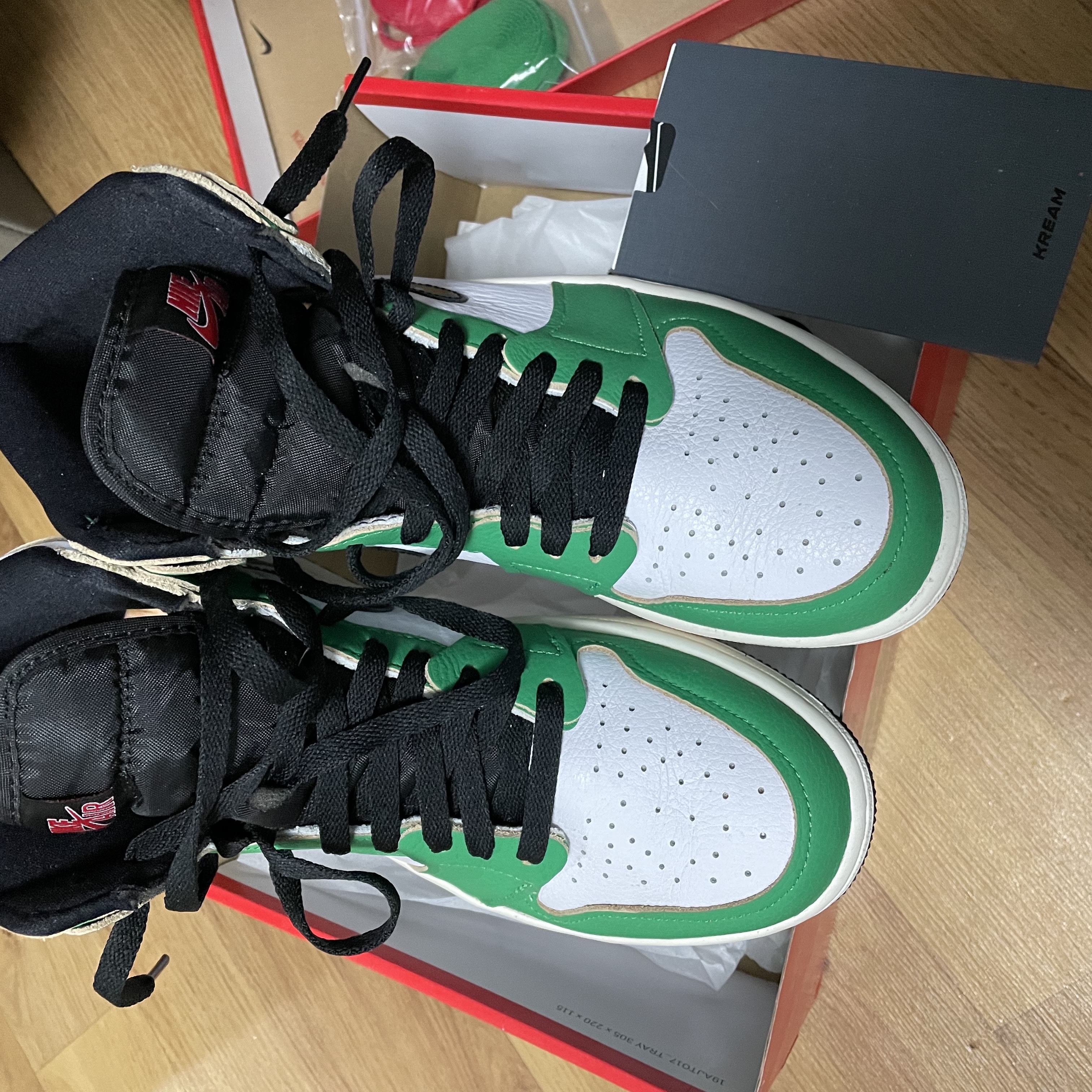 (W) Jordan 1 Retro High OG Lucky Green 착용 스타일 - 5
