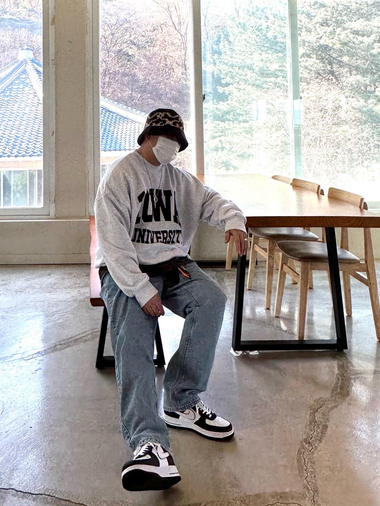 Stussy SS Knit Bucket Hat Black, Nike Air Force 1 '07 LV8 White Black 착용 스타일