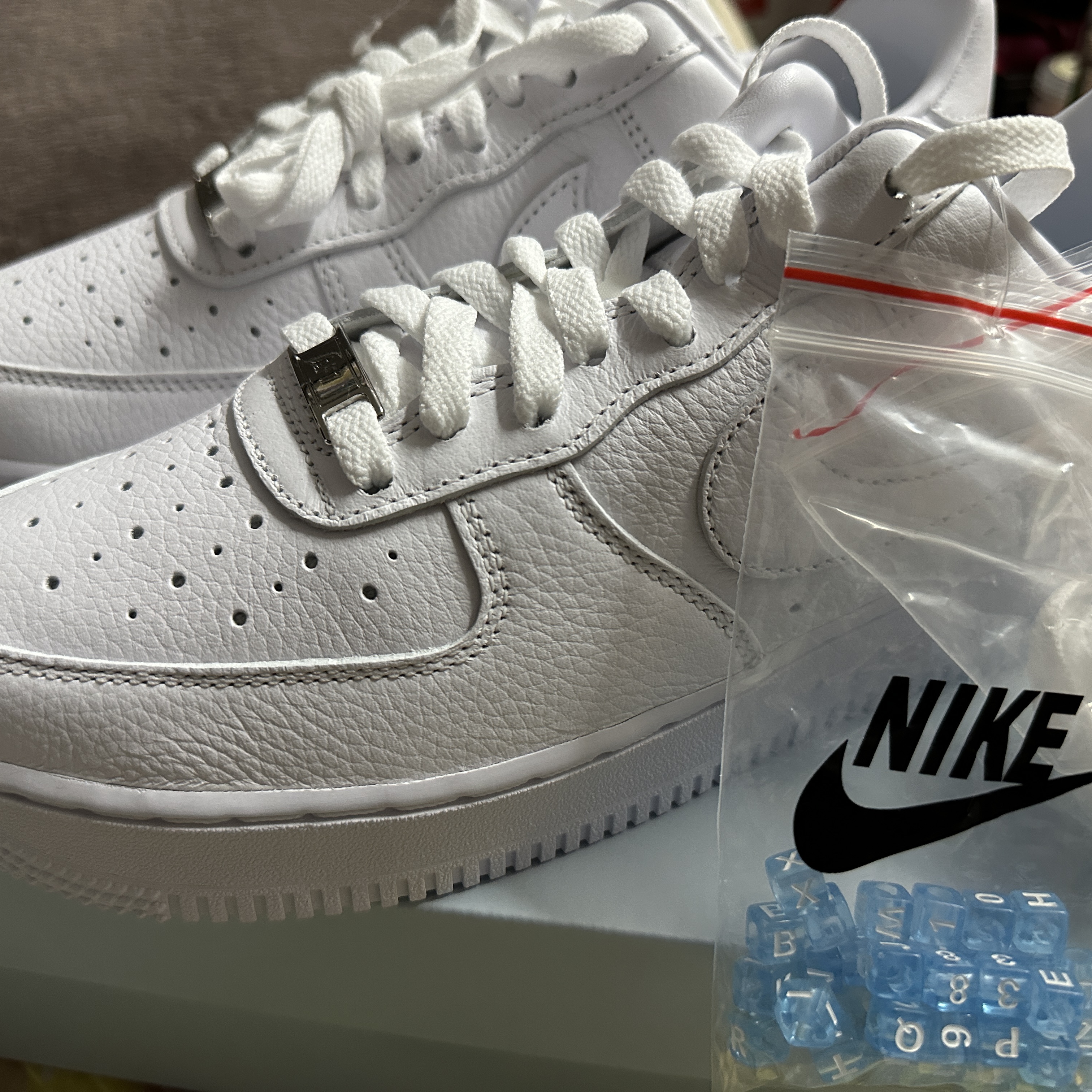Nike x Drake Nocta Air Force 1 Low SP Certified Lover Boy White 착용 스타일 - 3
