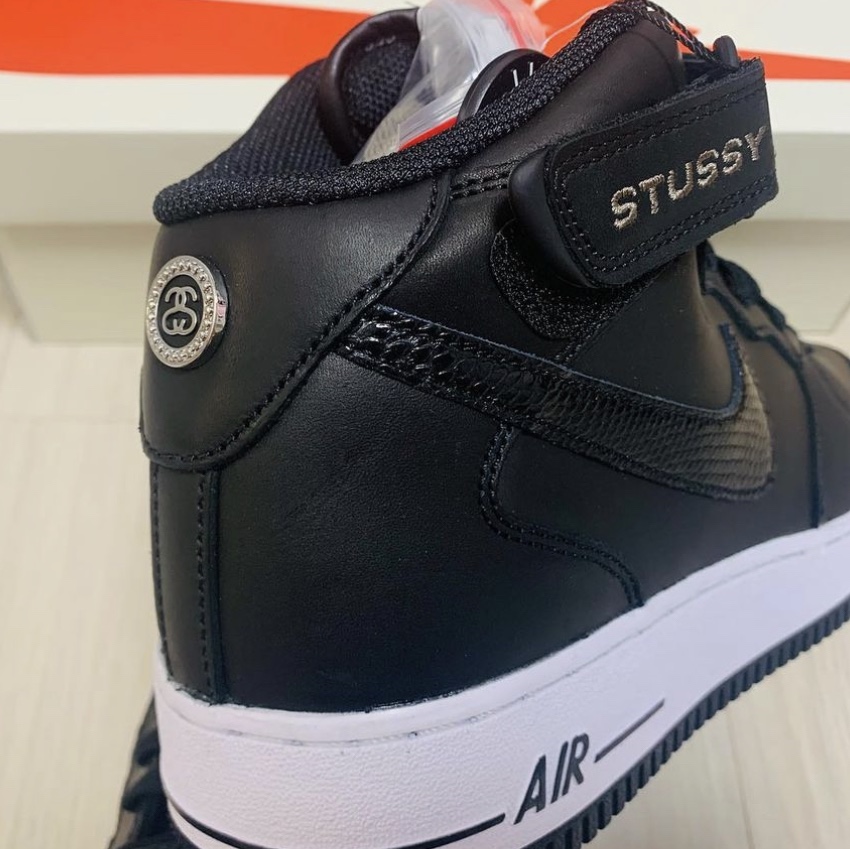Nike x Stussy Air Force 1 '07 Mid SP Black 착용 스타일 - 2