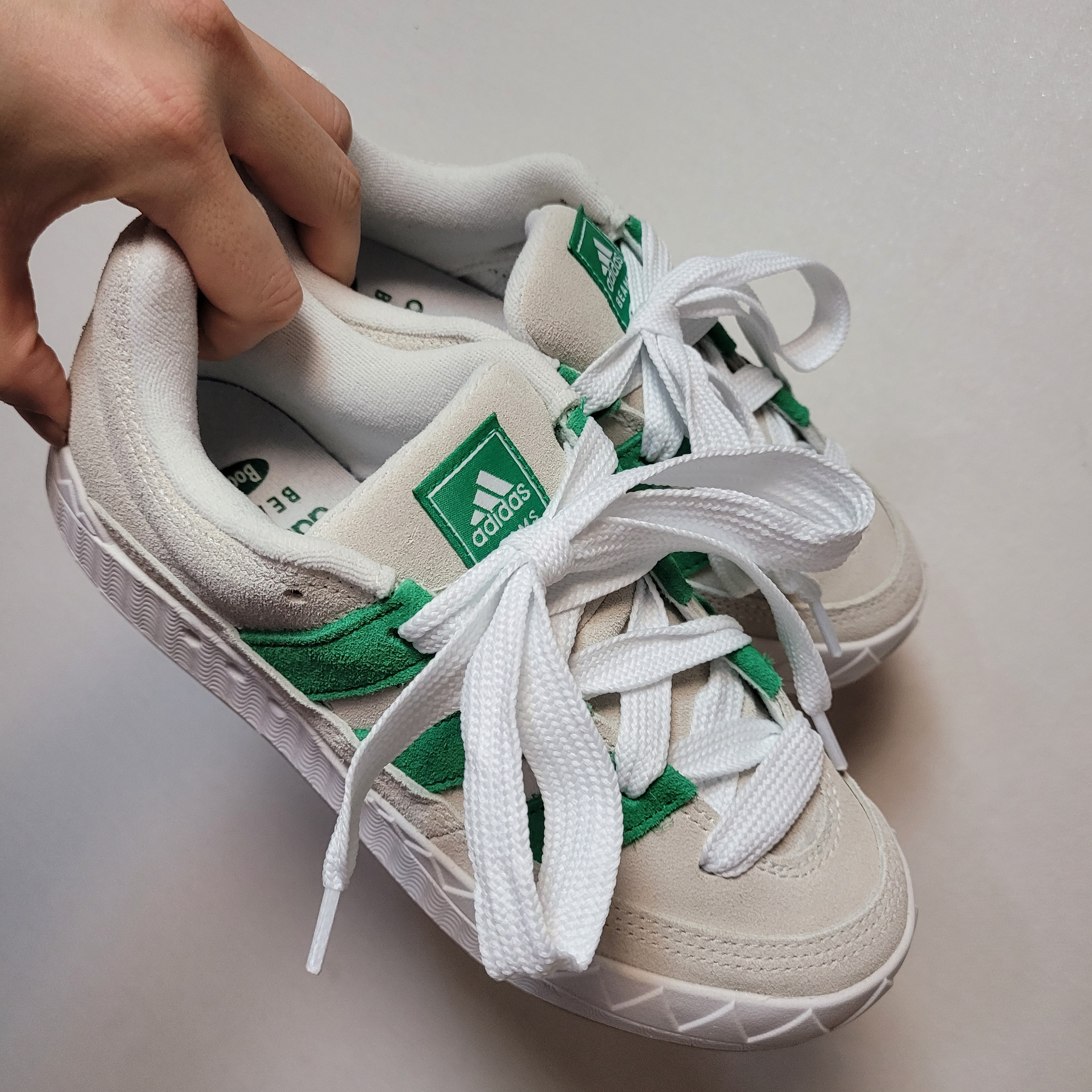 Adidas x Bodega x Beams Adimatic Off White Green 착용 스타일 - 4
