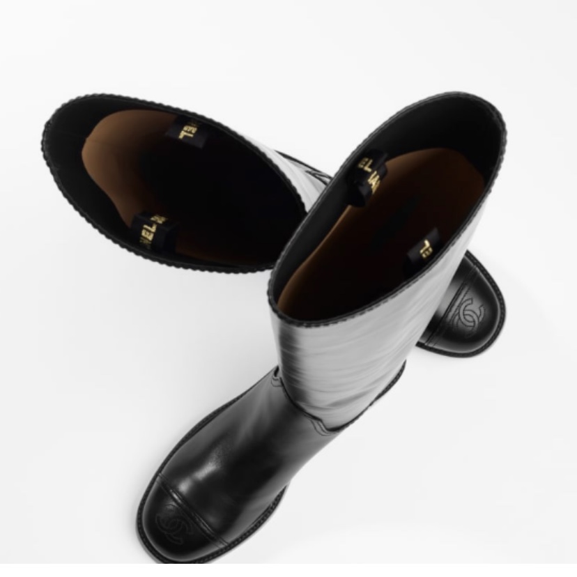 (W) Chanel High Boots Calfskin & Black 착용 스타일 - 2