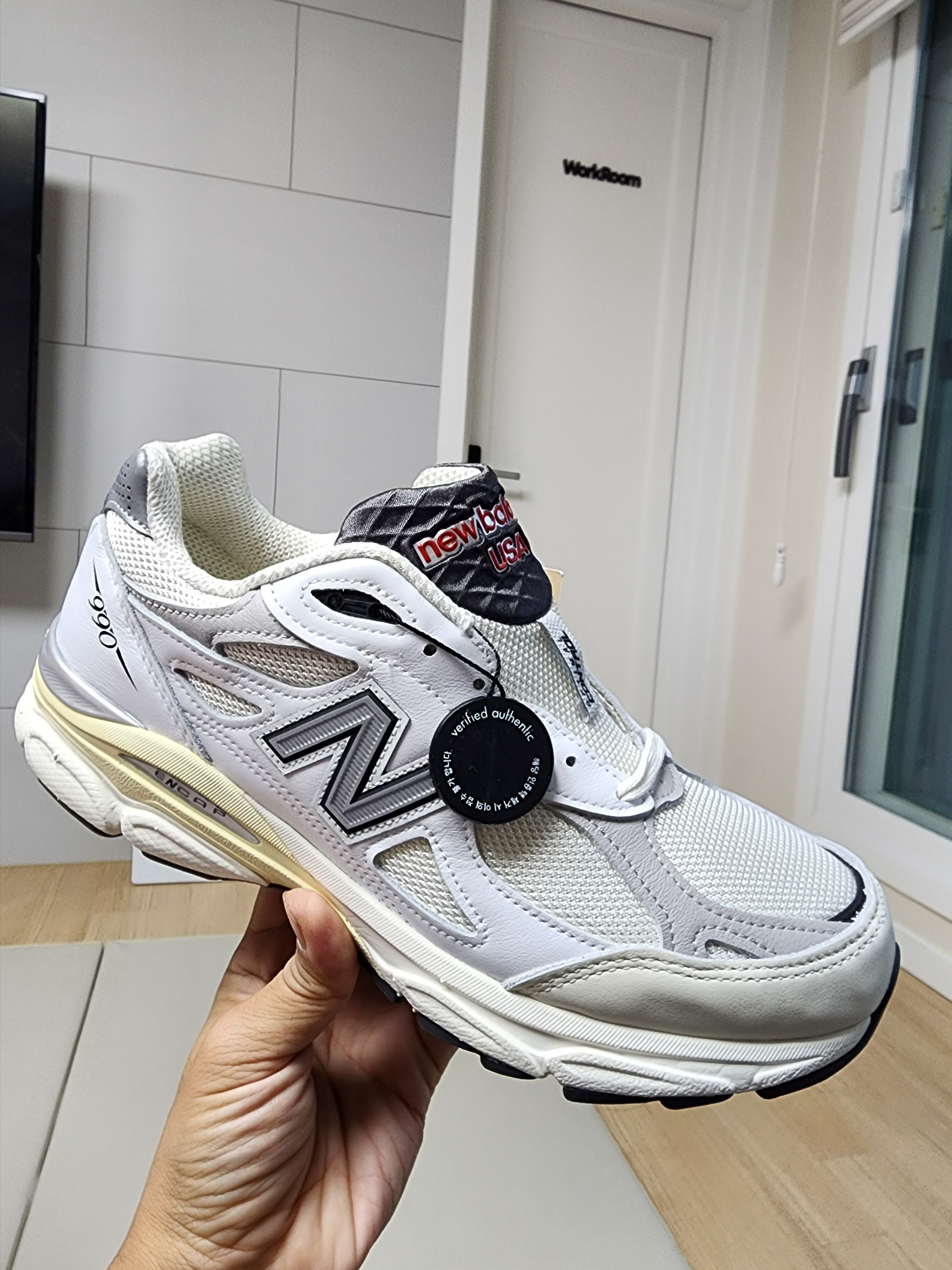 New Balance 990v3 Made in USA Sea Salt, IAB Studio Sweatpants Black White - 22SS 착용 스타일 - 1