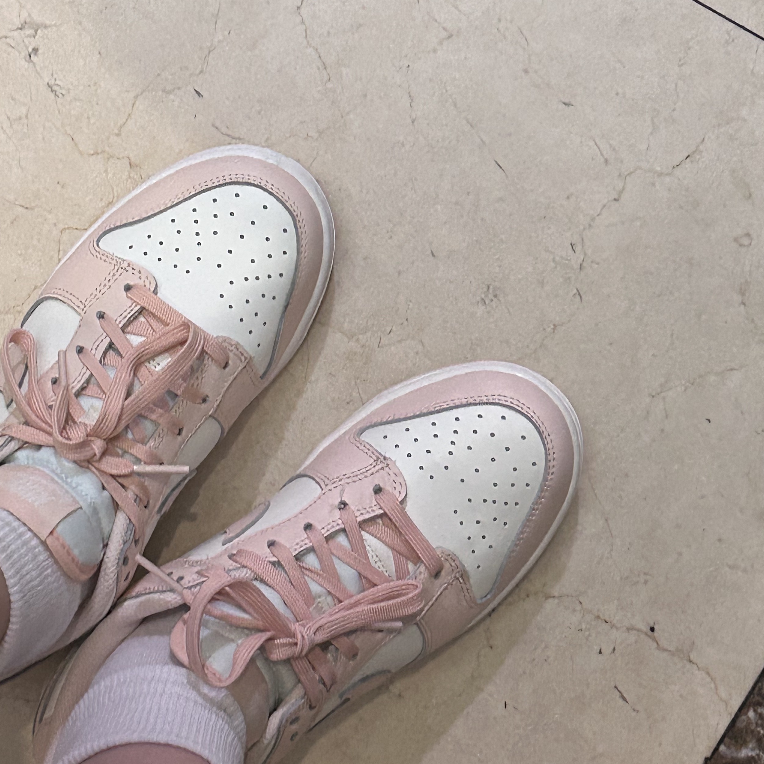 (W) Nike Dunk Low Orange Pearl 착용 스타일 - 2