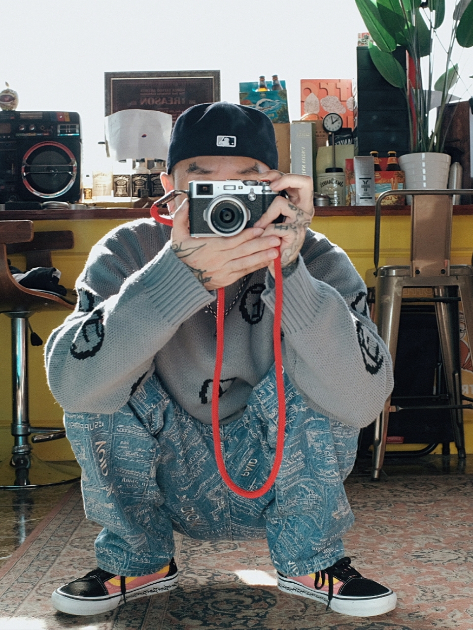 Supreme Checks Embroidered Jean Blue - 20SS, Vans x Supreme Old Skool Tribal Black Pink 착용 스타일 - 1
