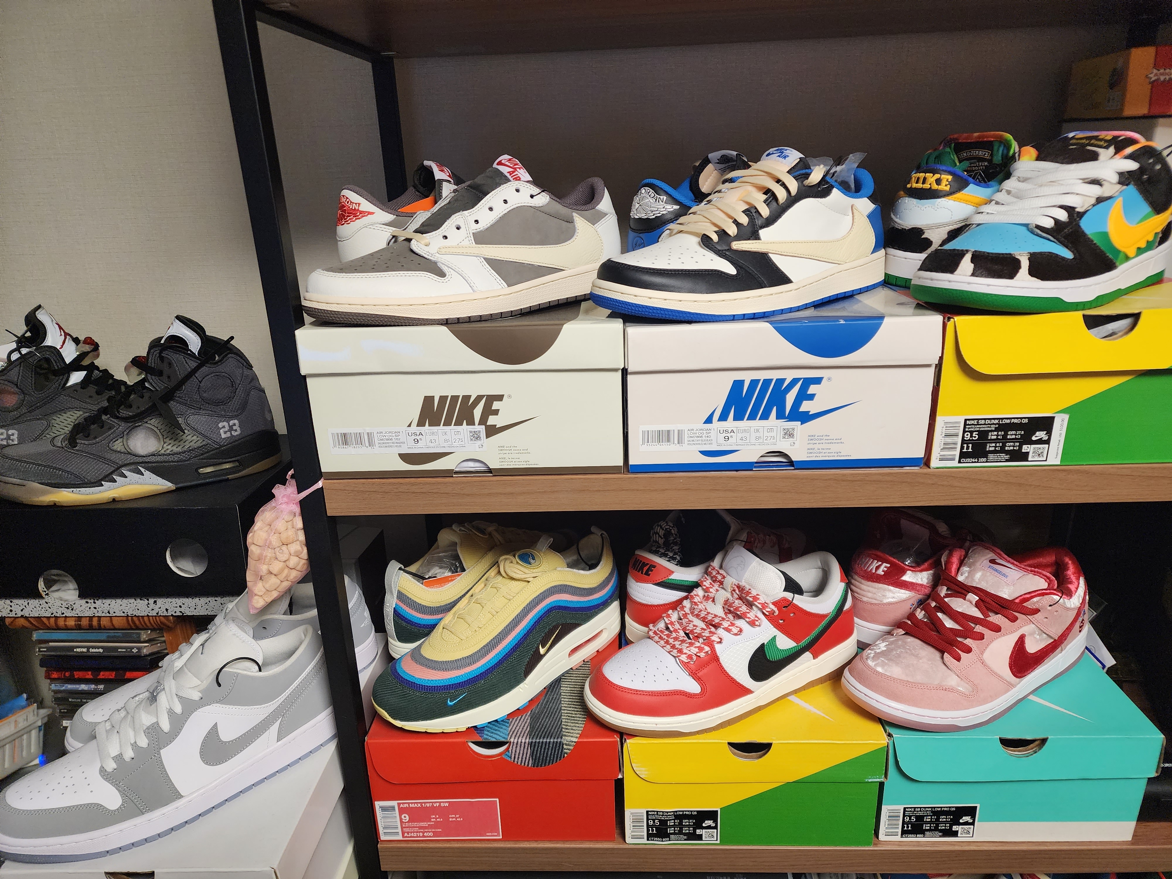 Jordan 1 x Travis Scott Retro Low OG SP Sail and Ridgerock, Jordan 1 x Travis Scott x Fragment Retro Low OG SP Military Blue 착용 스타일