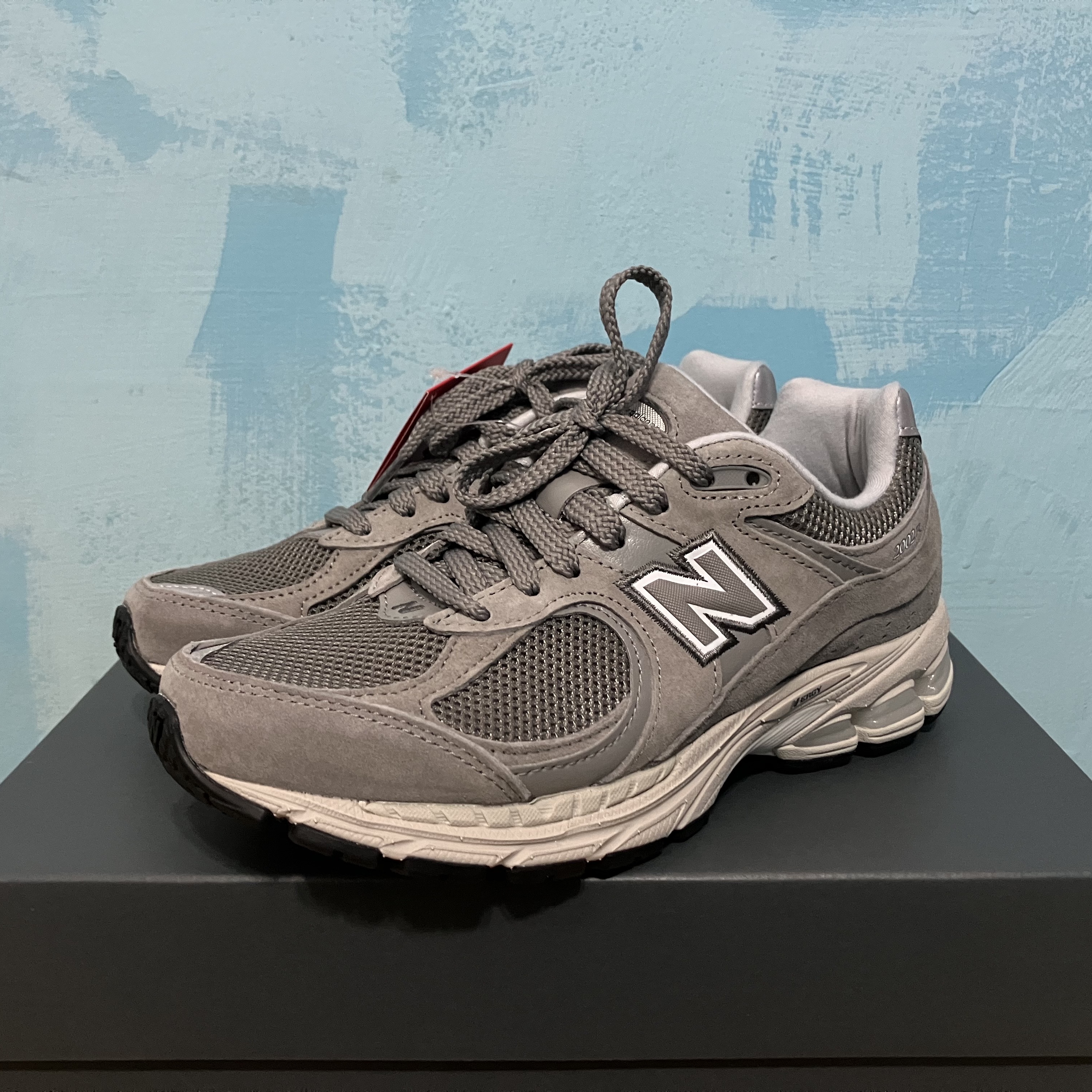 New Balance 2002R Grey 착용 스타일
