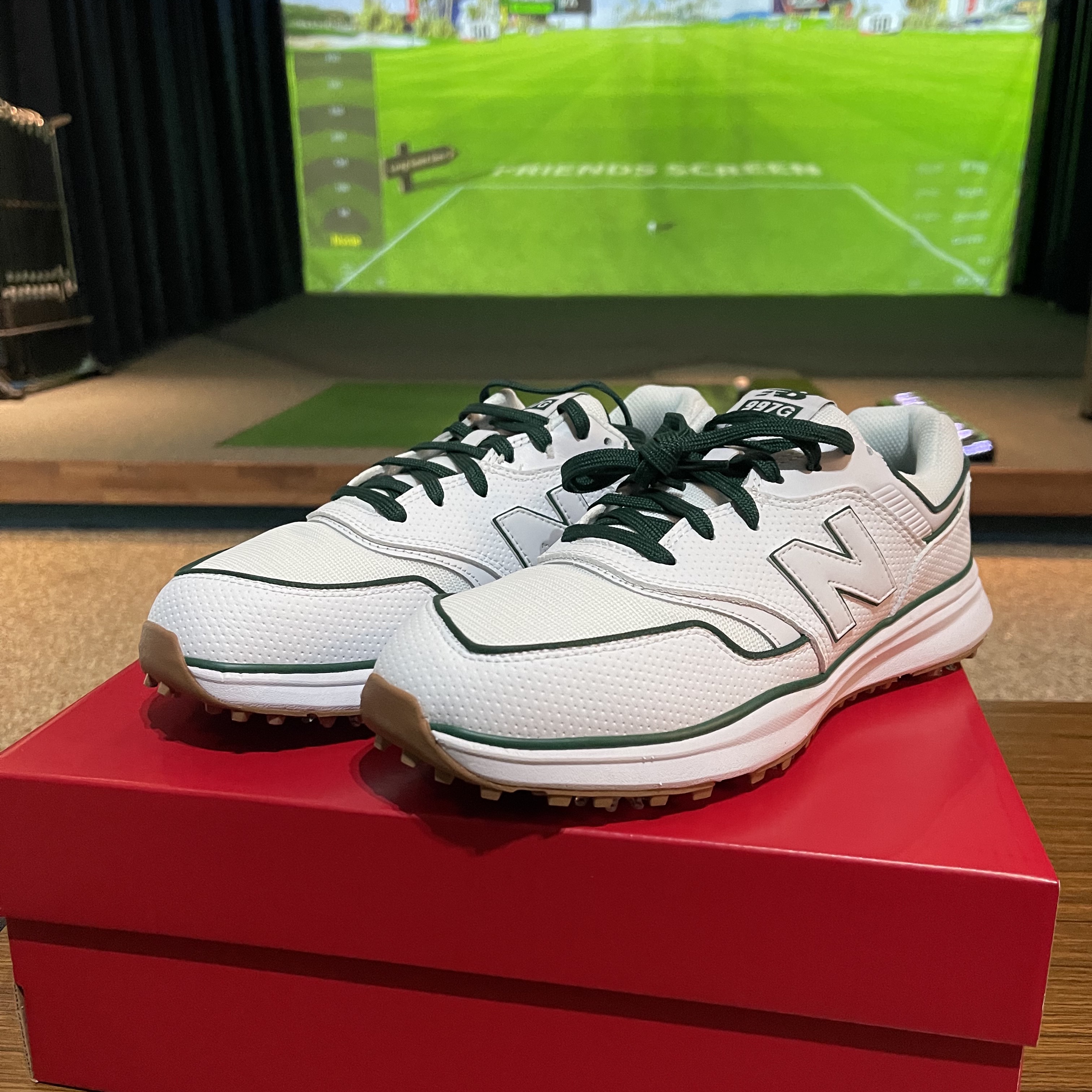 New Balance x Malbon 997 Golf White Green 착용 스타일 - 1
