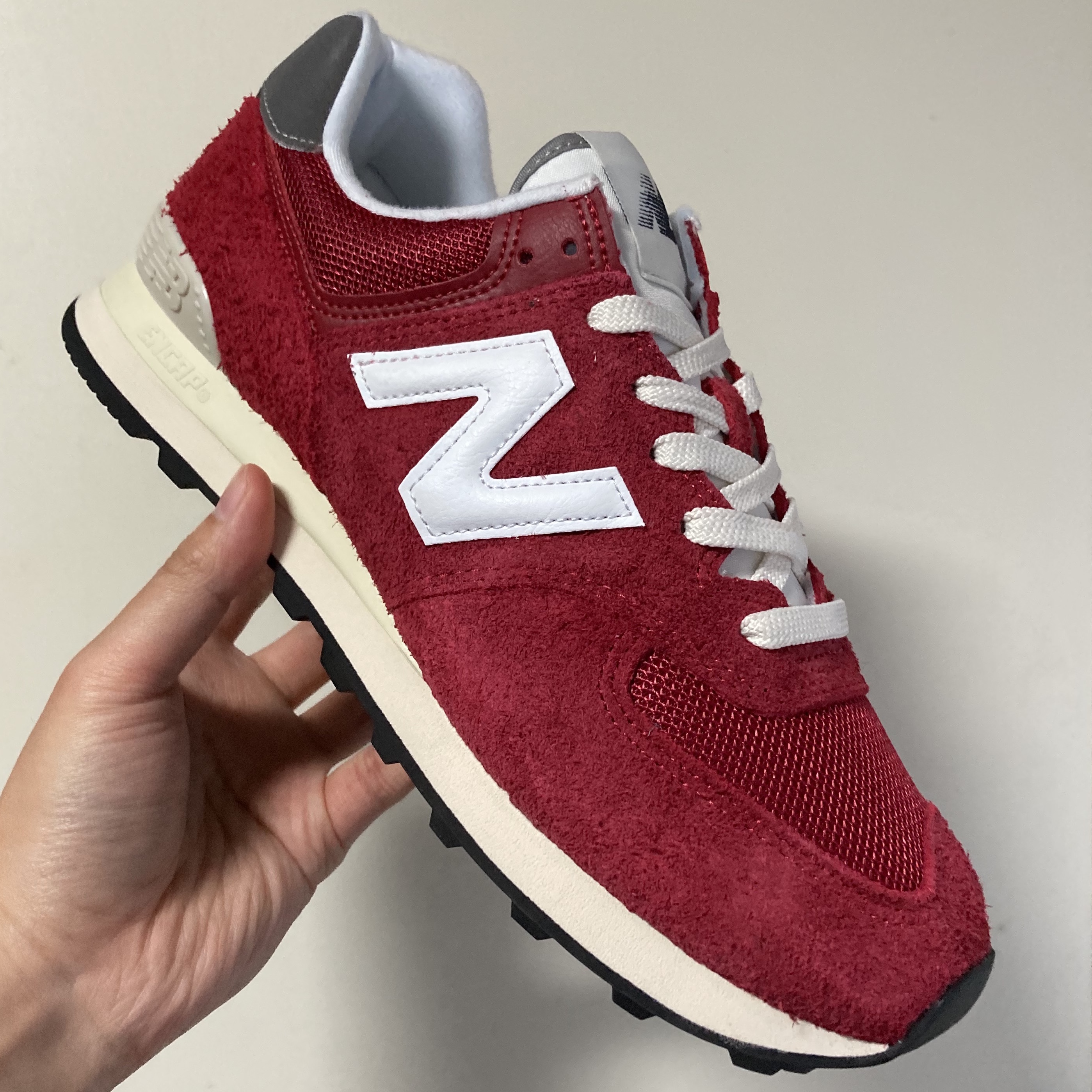 New Balance 574 Heritage Red 착용 스타일
