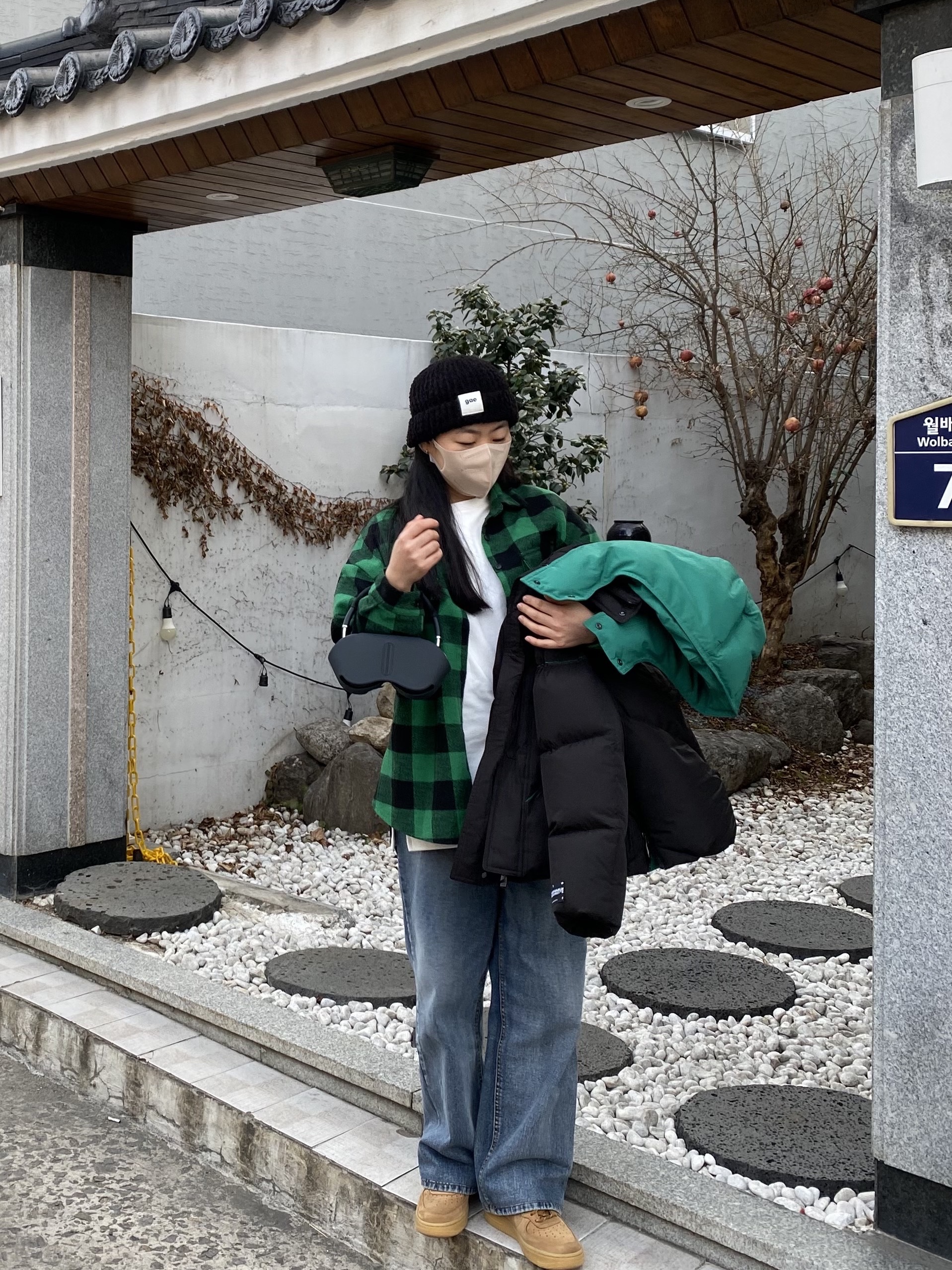 Apple AirPods Max Lightning Space Gray (Korean Ver.), Zara x Ader Error Oversize Puffer Jacket Black 착용 스타일