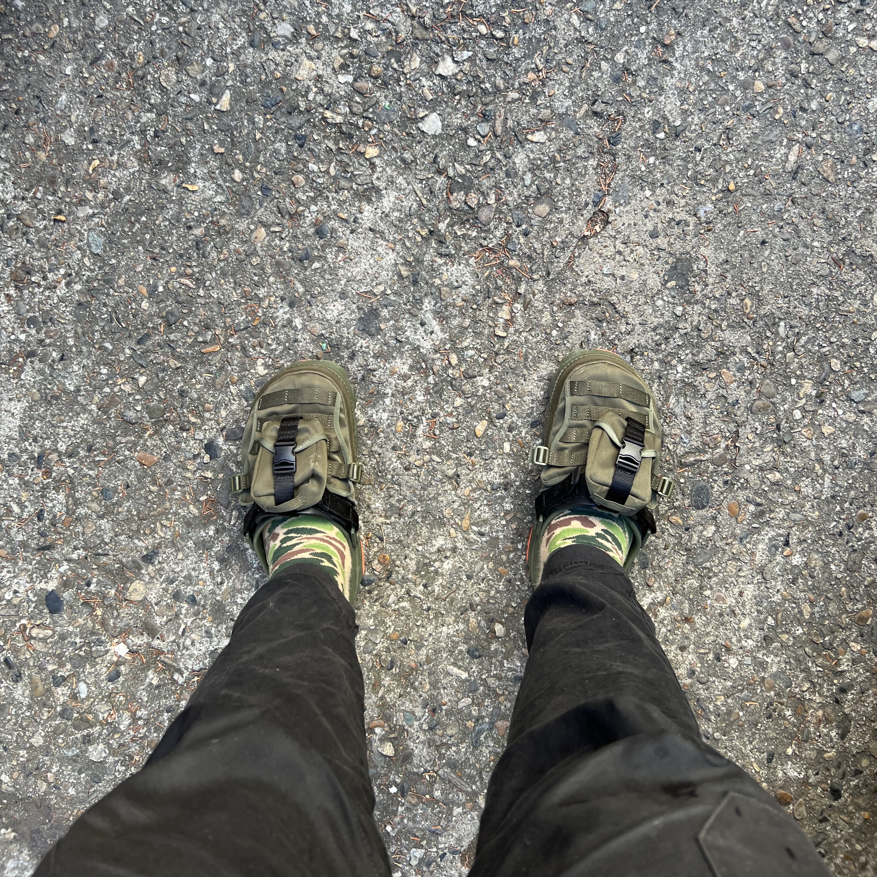 Crocs x Beams Classic All Terrain MA-1 Jacket Clog Olive 착용 스타일