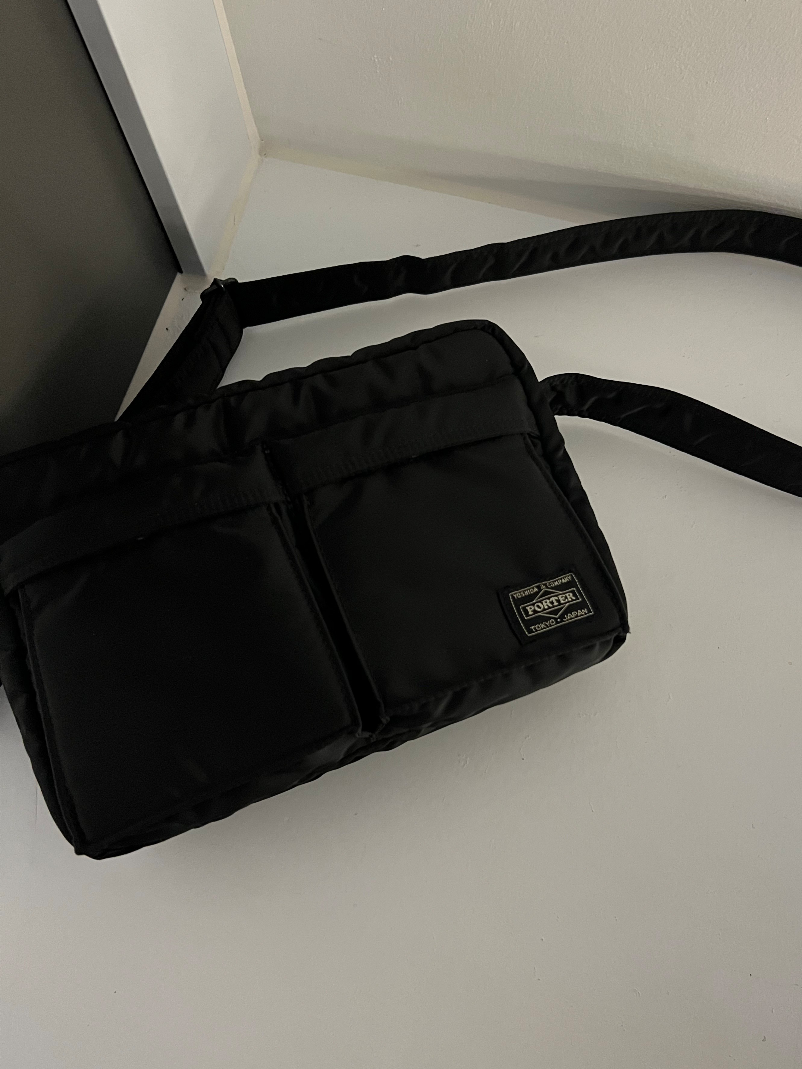 Porter Tanker Shoulder Bag S Black 착용 스타일