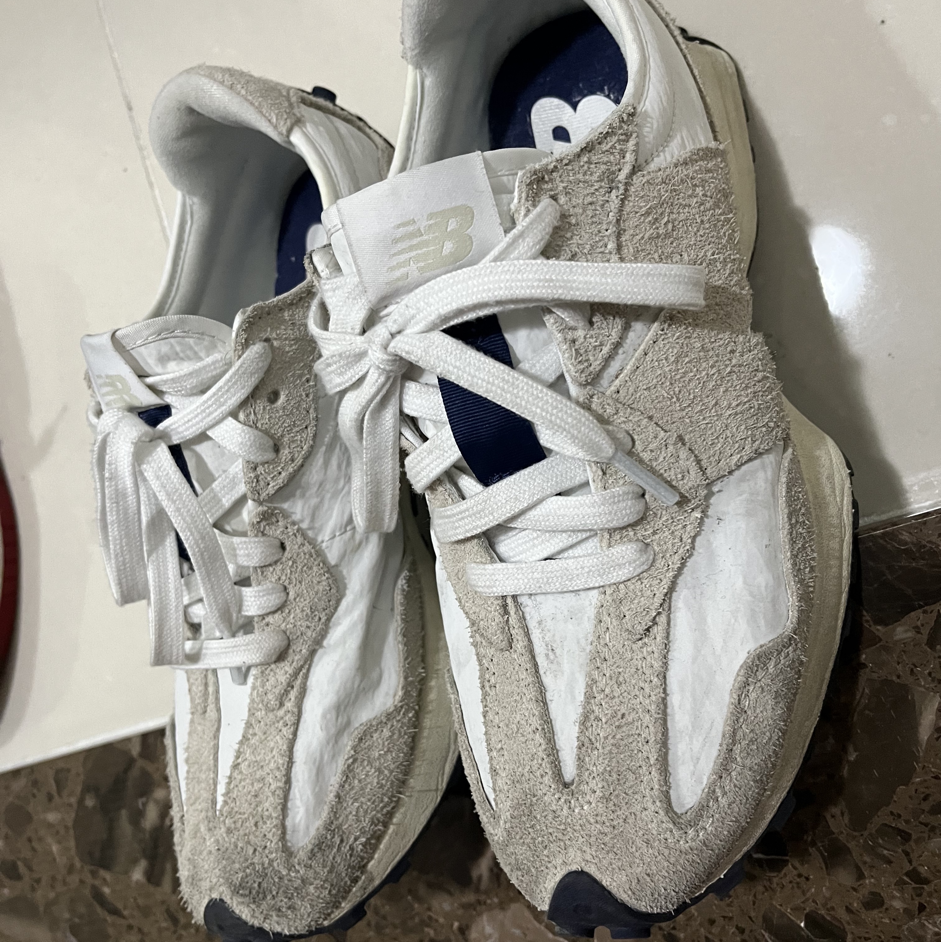 New Balance 327 Moonbeam White 착용 스타일