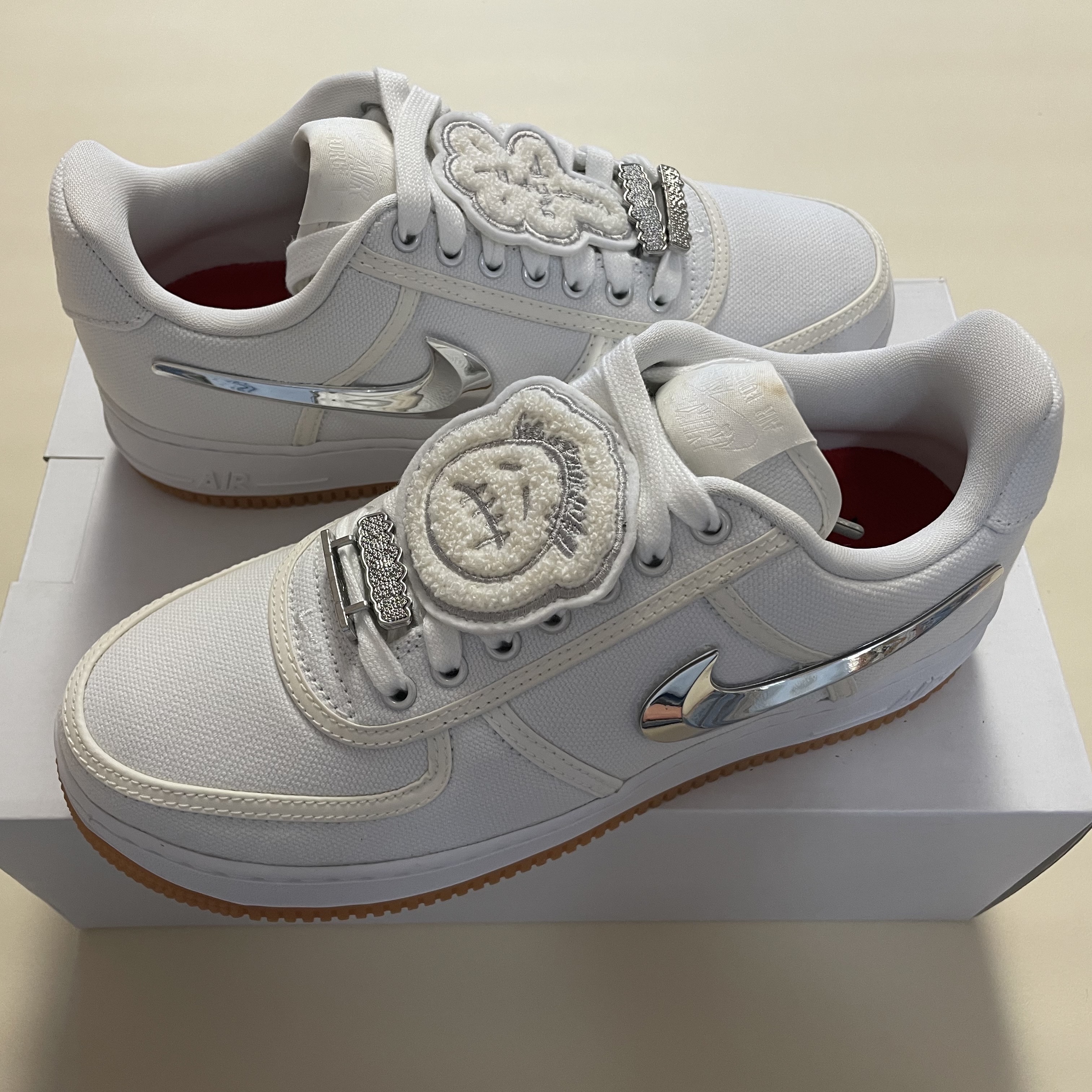 Nike x Travis Scott Air Force 1 Low White 착용 스타일