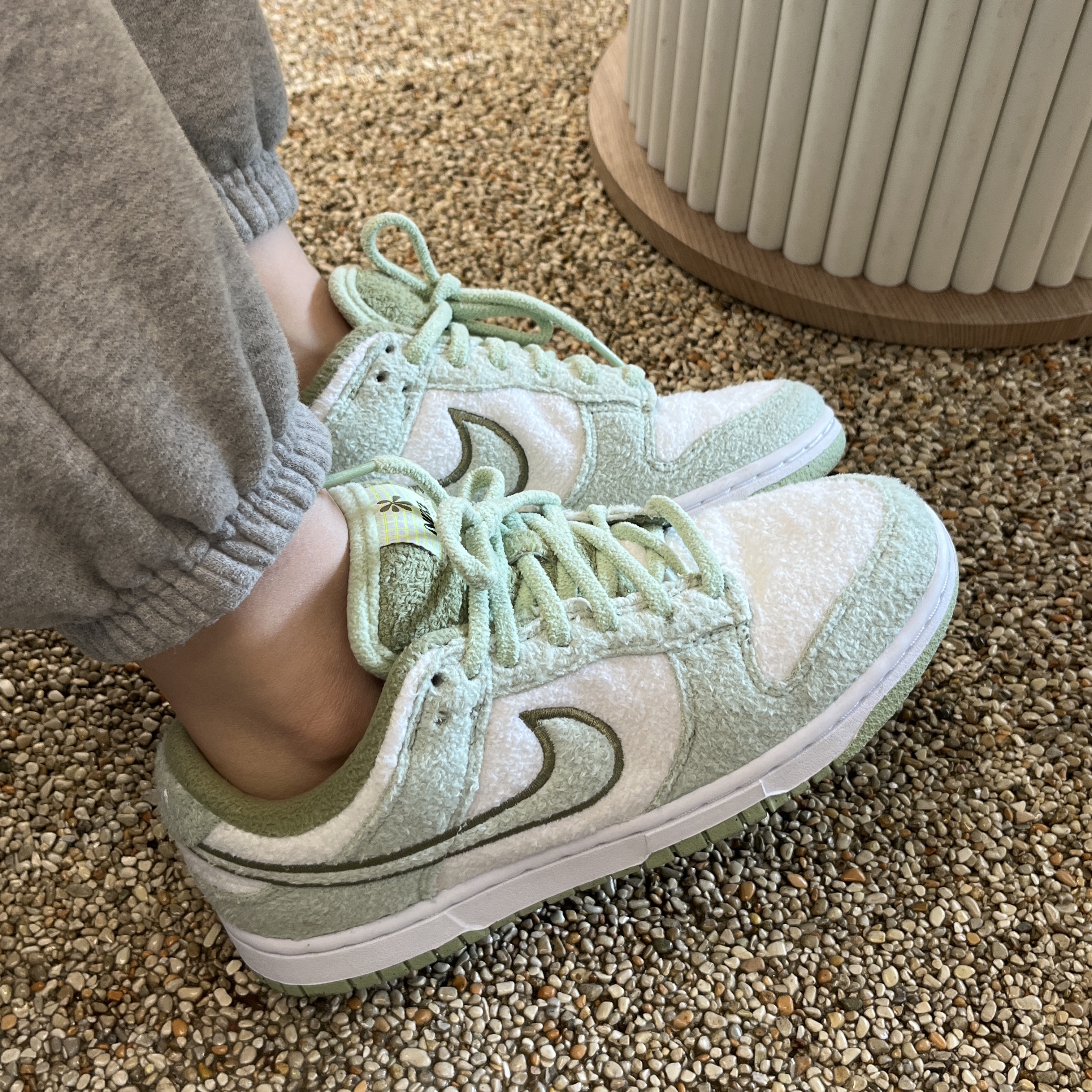(W) Nike Dunk Low SE Honeydew Phantom 착용 스타일