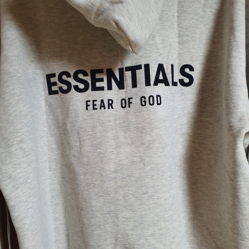 Essentials The Core Collection Hoodie Light Oatmeal 착용 스타일