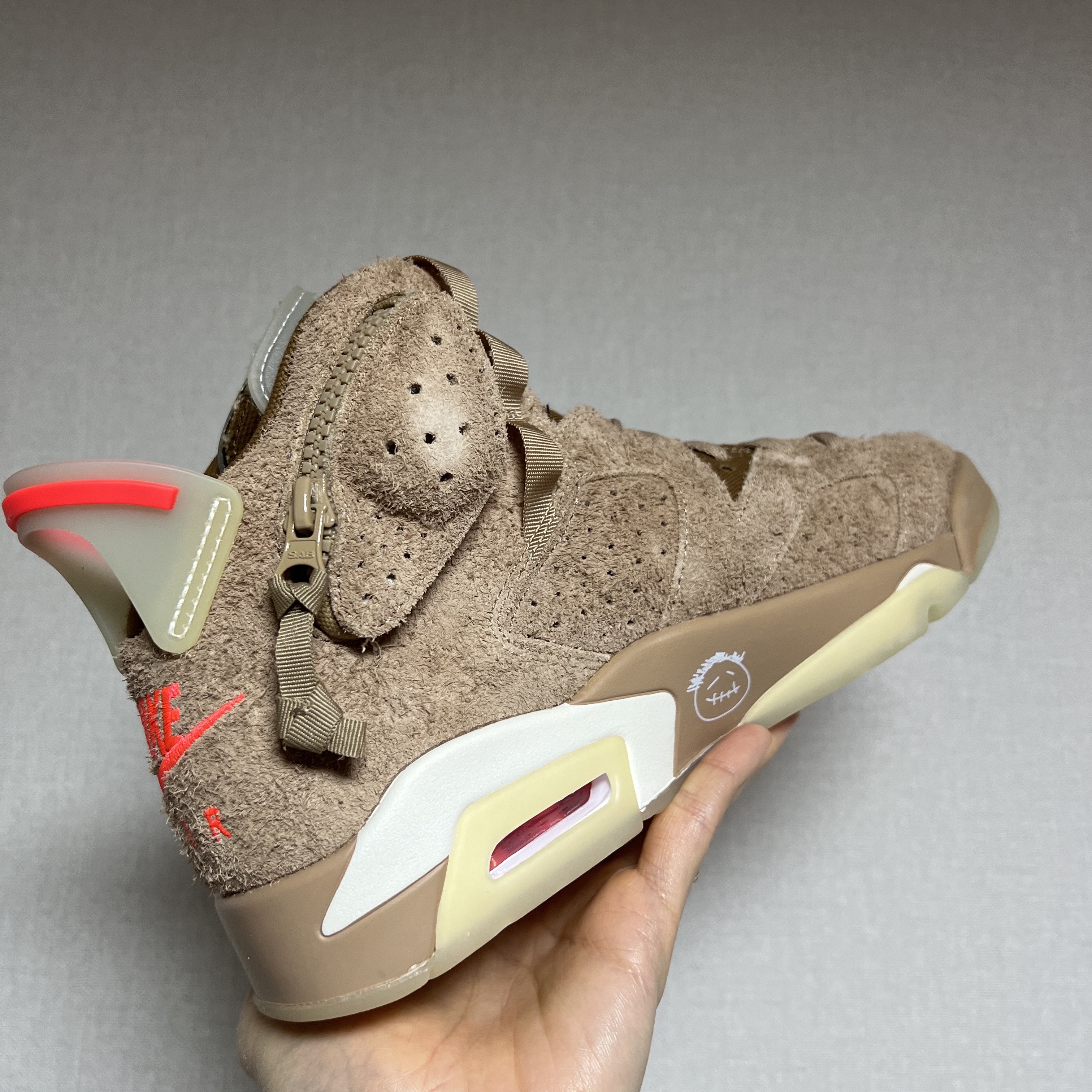 Jordan 6 x Travis Scott Retro SP British Khaki 착용 스타일 - 2