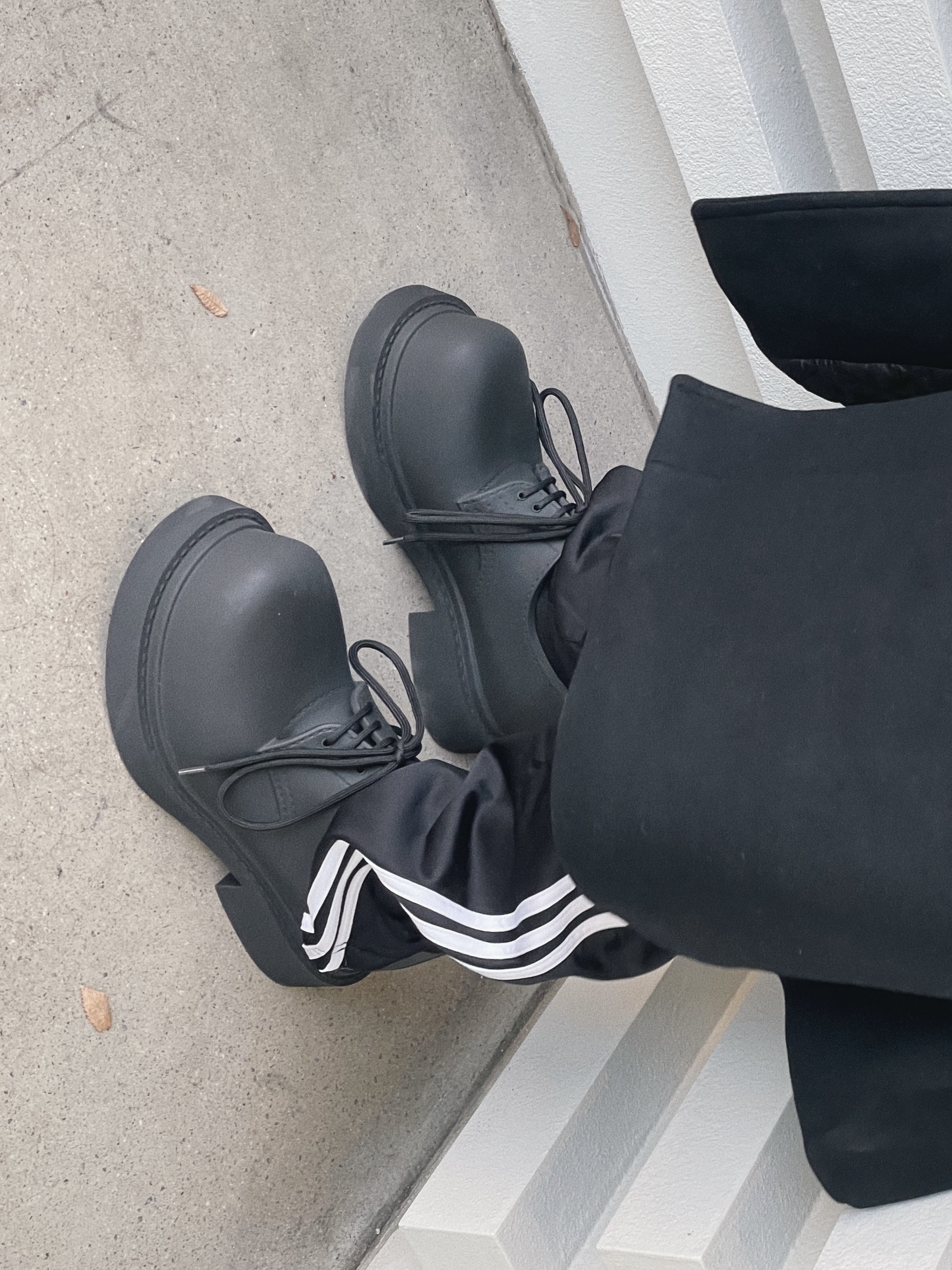 Balenciaga Steroid Derby Black, Supreme Box Logo Crewneck Heather Grey - 22FW 착용 스타일 - 3