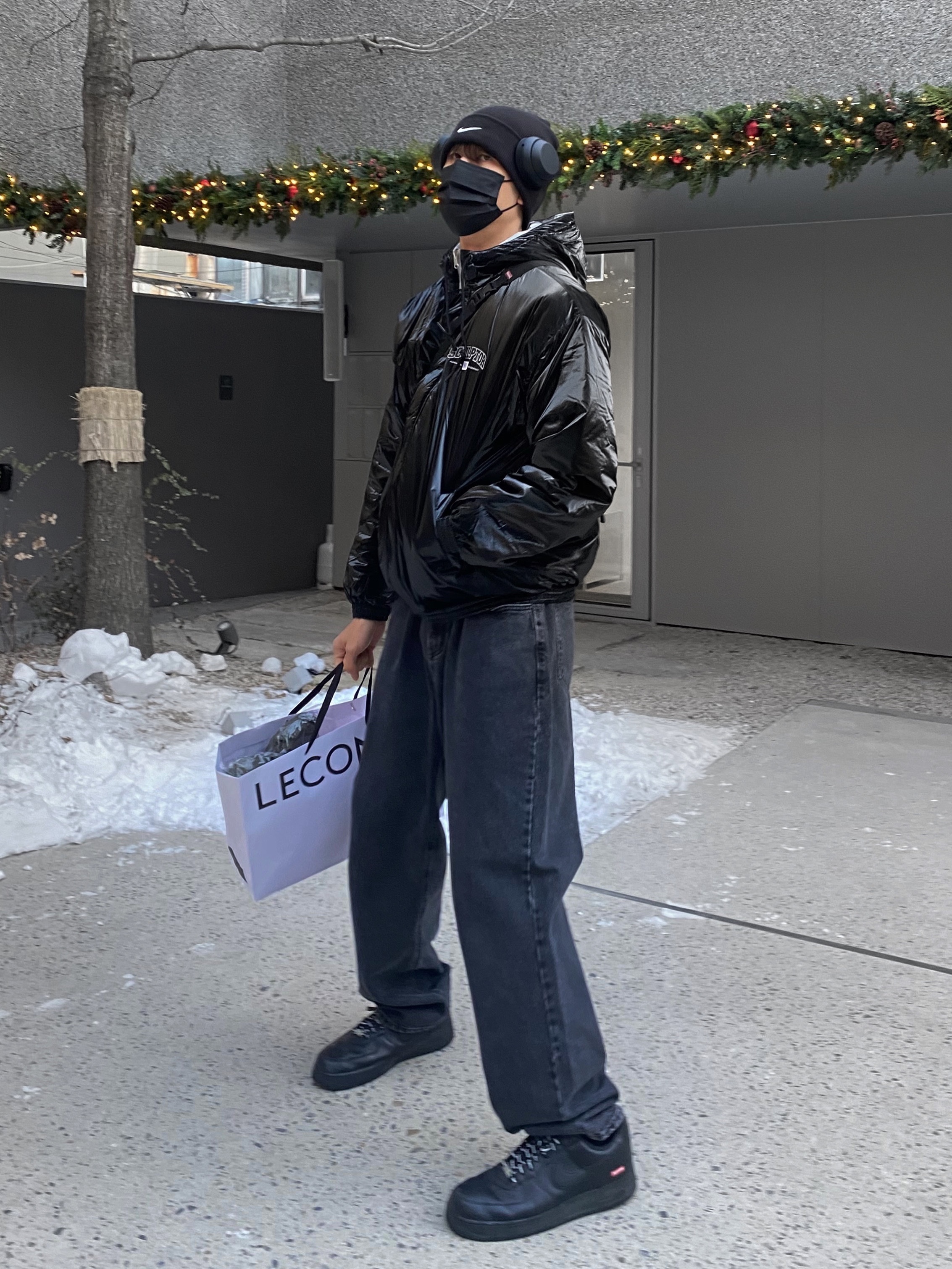 Nike x Supreme Air Force 1 Low Black, Nike x Stussy NRG Cuffed Beanie Black 착용 스타일