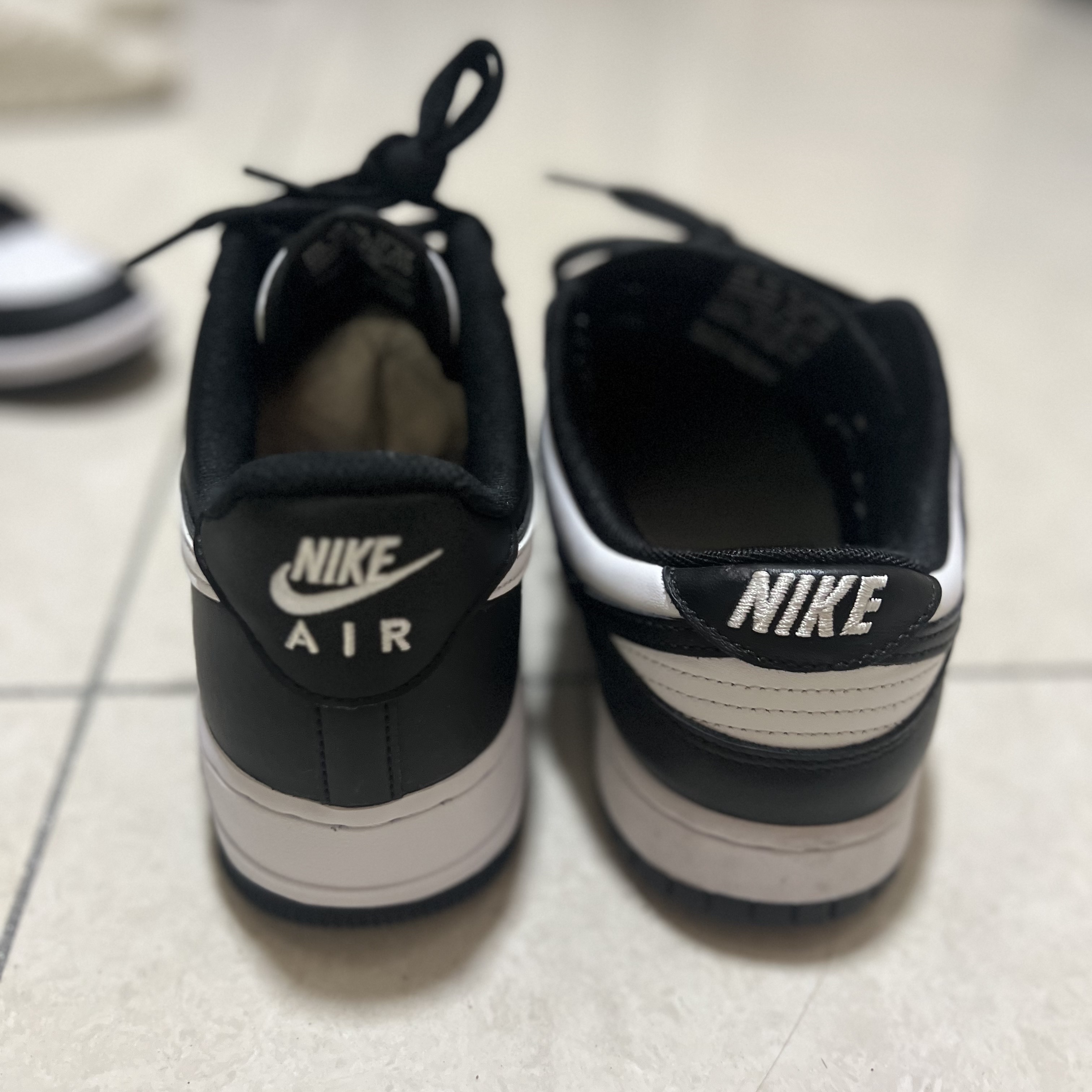 Nike Dunk Low Retro Black, Nike Air Force 1 '07 Black White 착용 스타일 - 2