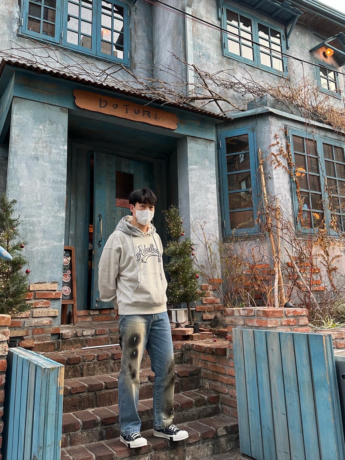 Ader Error Og; 8th @8221 Hoodie Oatmeal, Ader Error Fendig Jeans Blue 착용 스타일