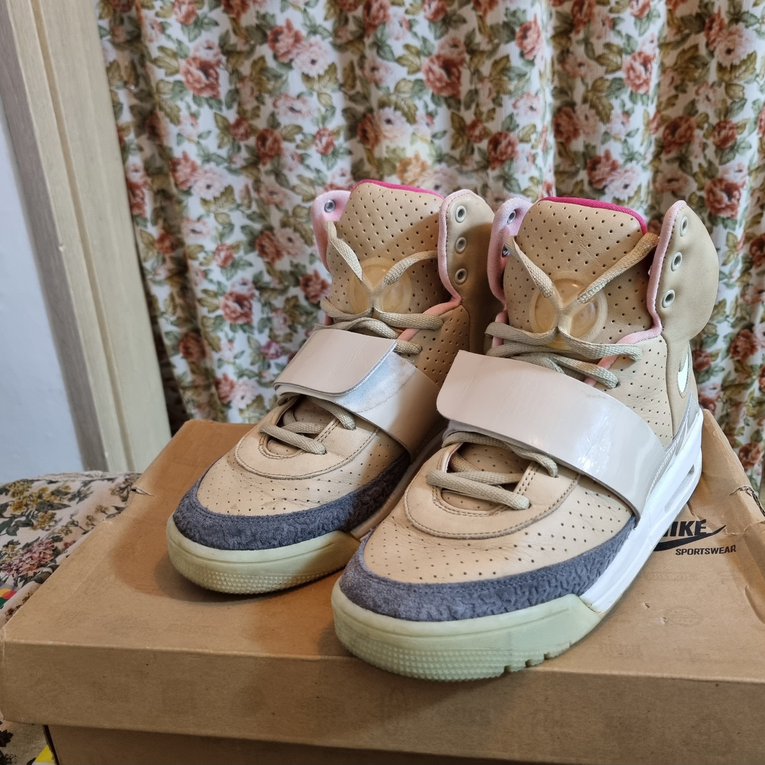 Nike Air Yeezy 1 Net Tan 착용 스타일 - 2
