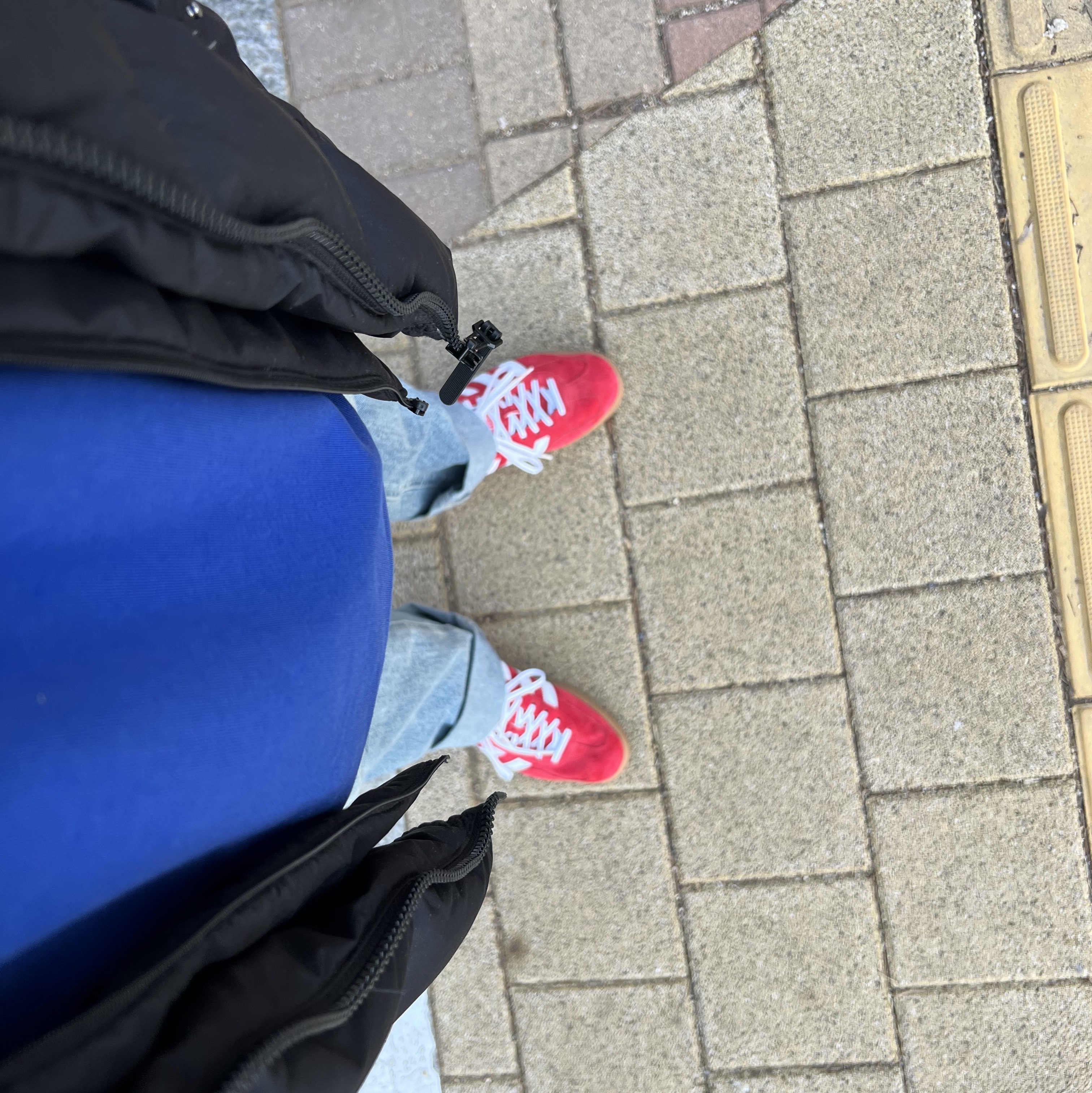 Adidas Gazelle Indoor Scarlet 착용 스타일