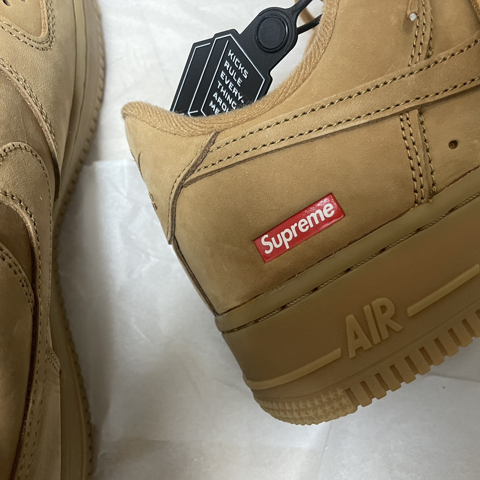 Nike x Supreme Air Force 1 Low Flax 착용 스타일 - 1