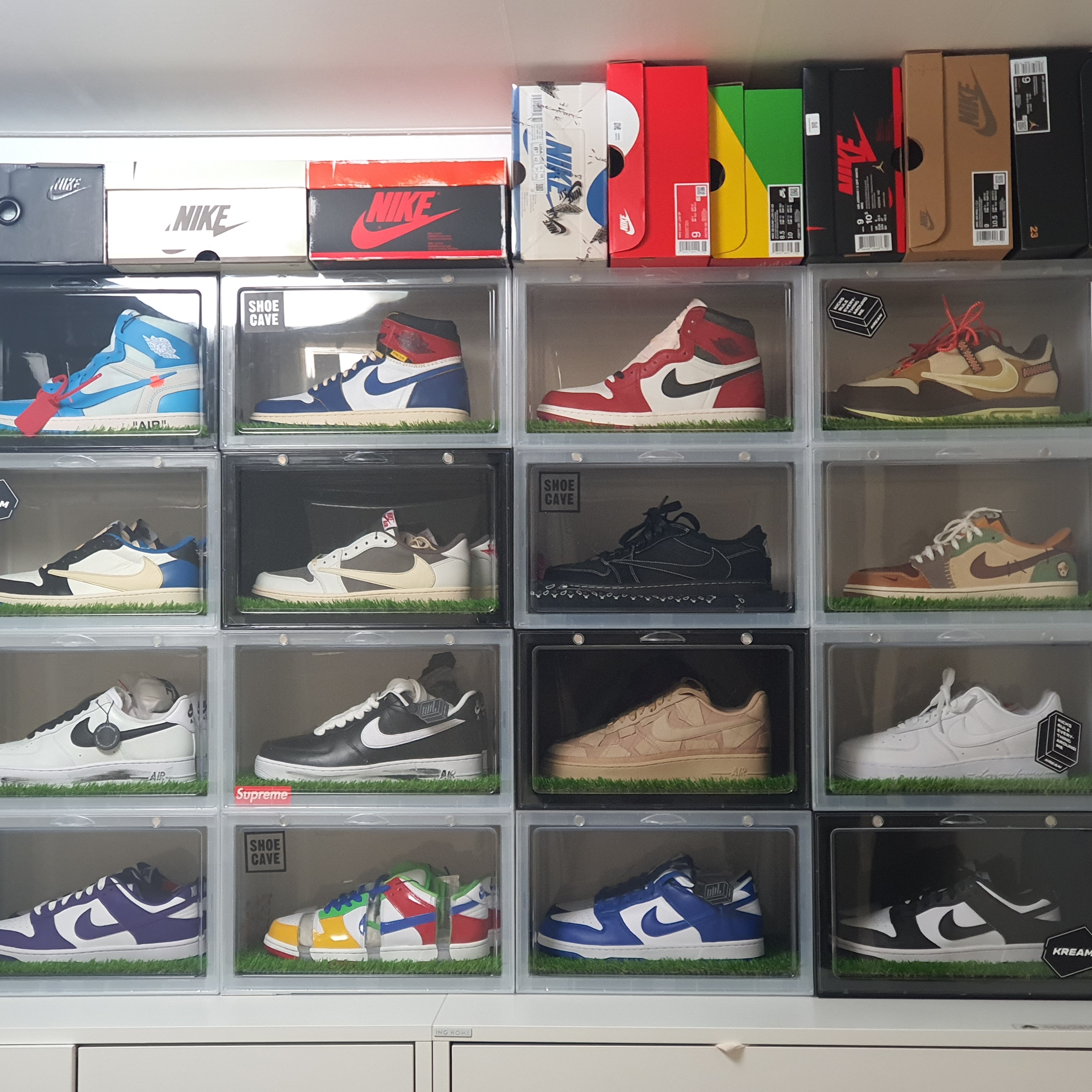 Jordan 1 x Travis Scott Retro Low OG SP Black Phantom, Nike x Billie Eilish Air Force 1 Low '07 SP Mushroom 착용 스타일