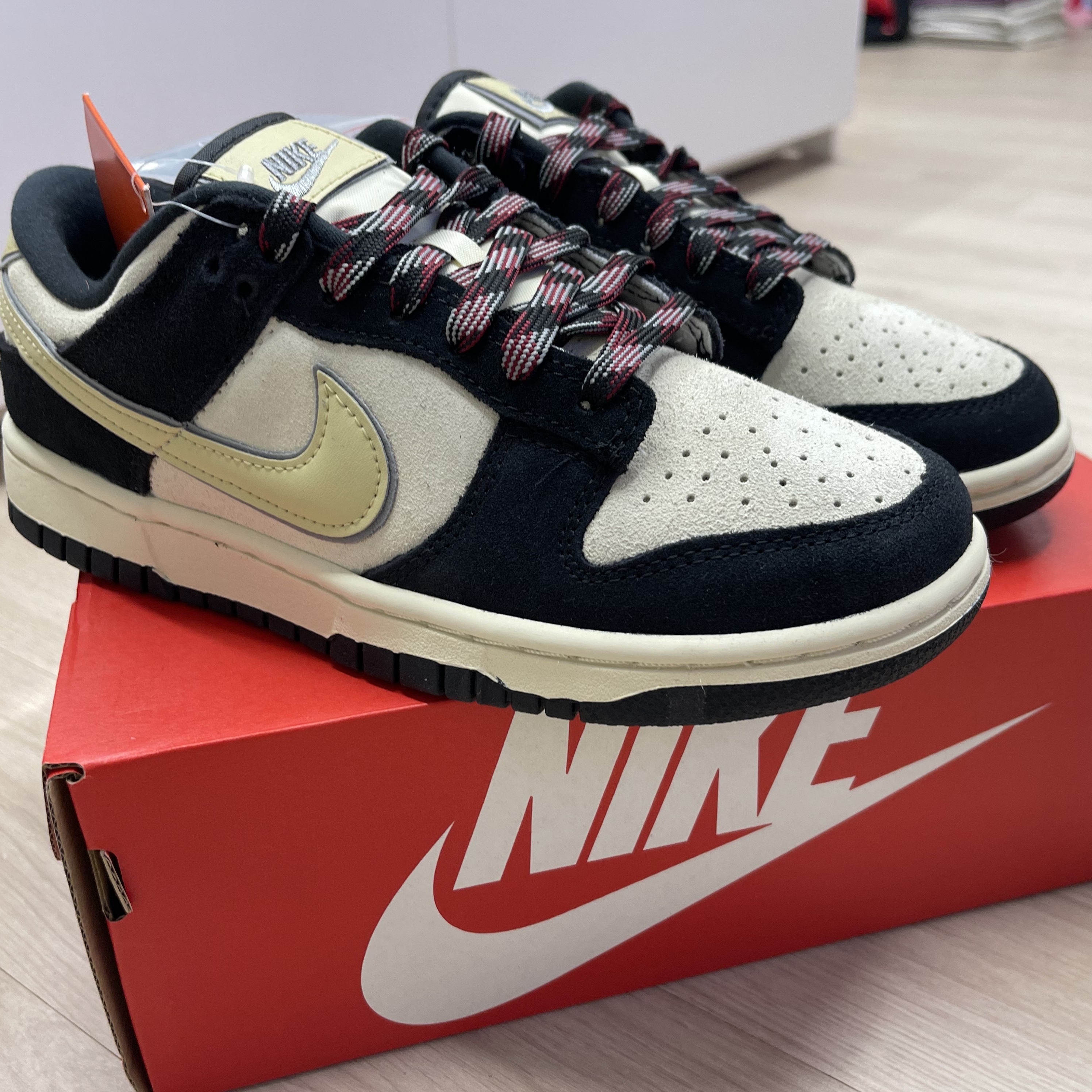 (W) Nike Dunk Low LX Black Suede 착용 스타일