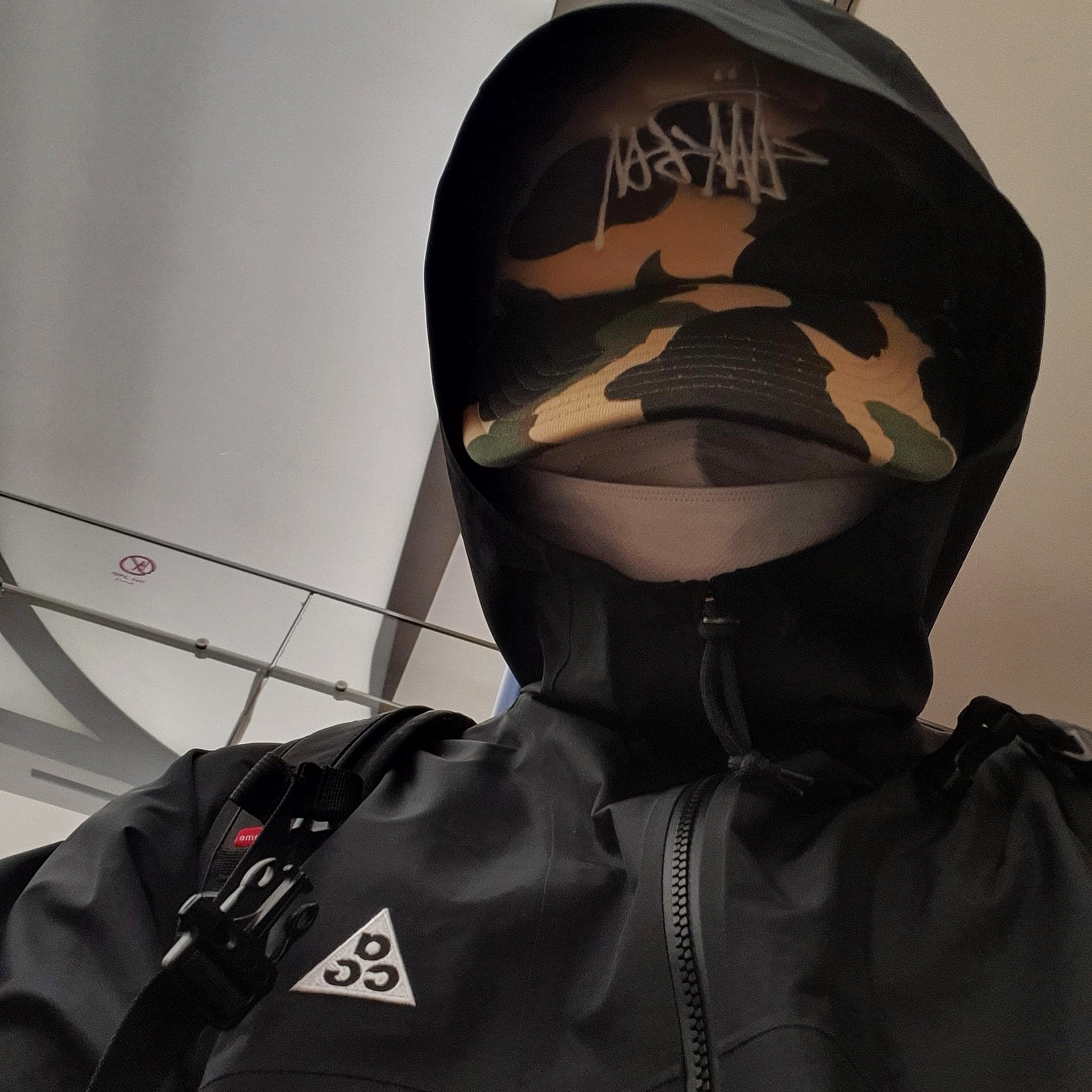 Stussy x BAPE Trucker Cap Yellow, Nike ACG Storm-Fit ADV Cascade Rains Full Zip Shell Jacket Off Noir - Asia 착용 스타일