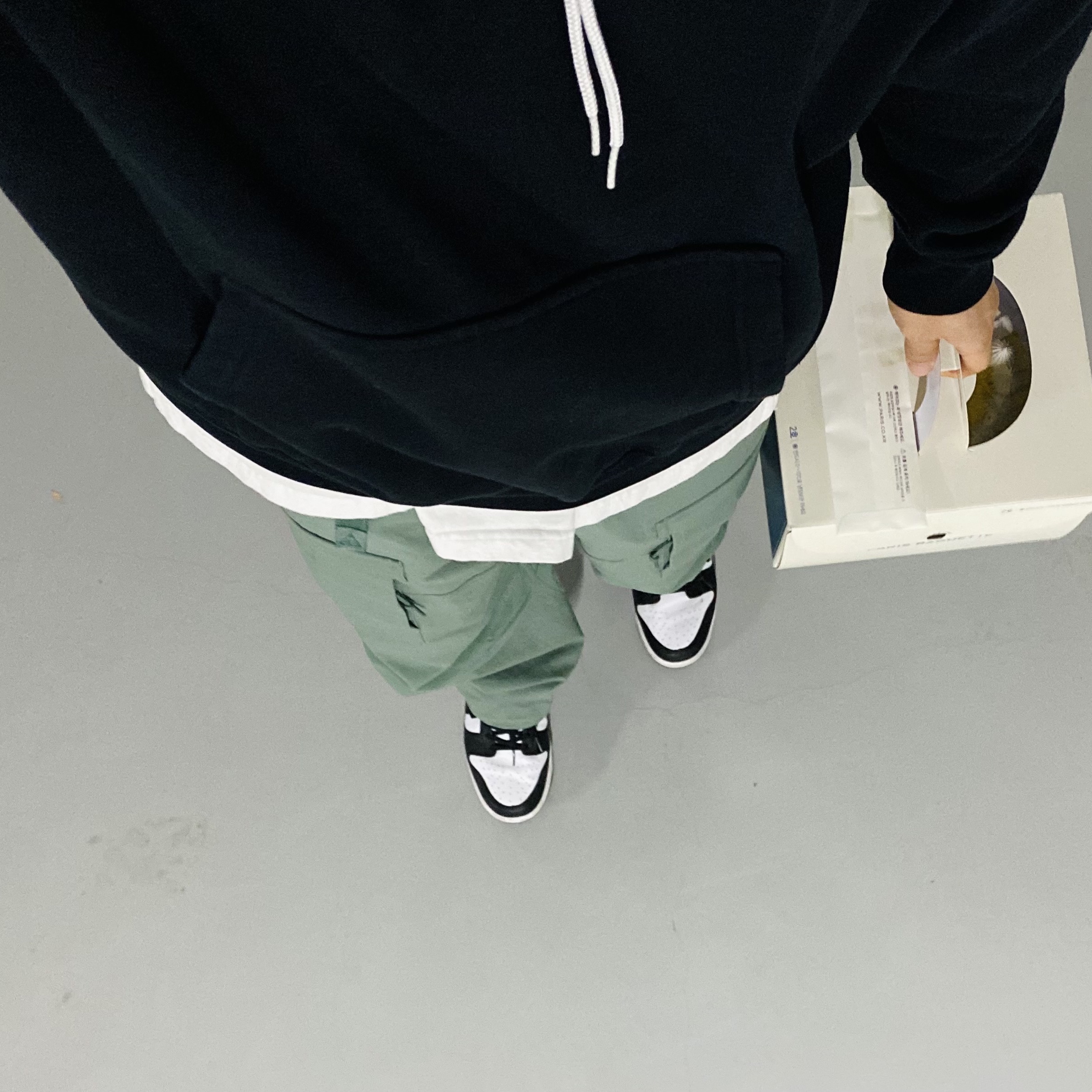 Nike ACG Smith Summit Cargo Pants Clay Green - Asia, Nike Dunk Low Retro Black 착용 스타일