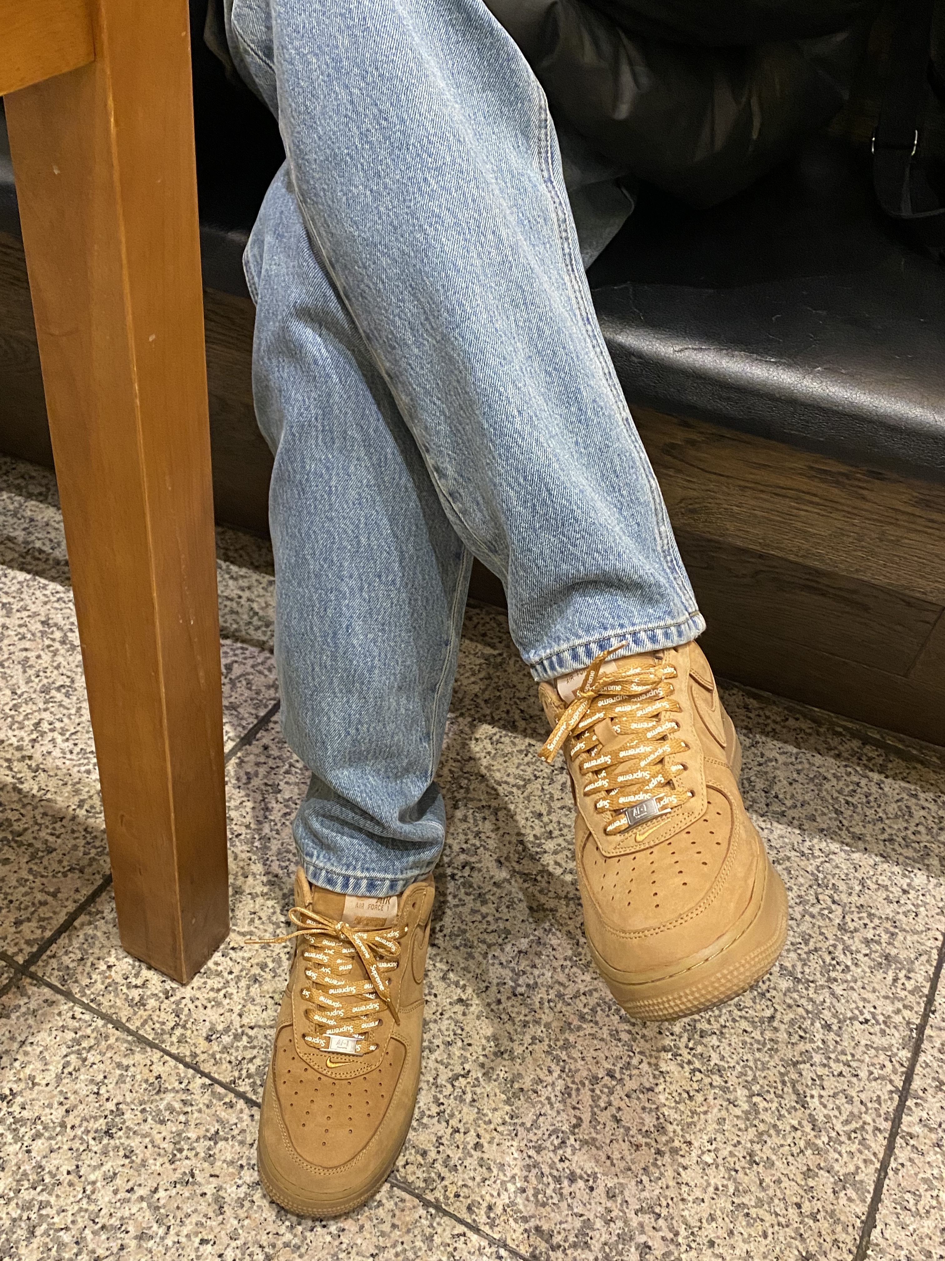 Yeezy Gap Round Jacket Black, Nike x Supreme Air Force 1 Low Flax 착용 스타일 - 2