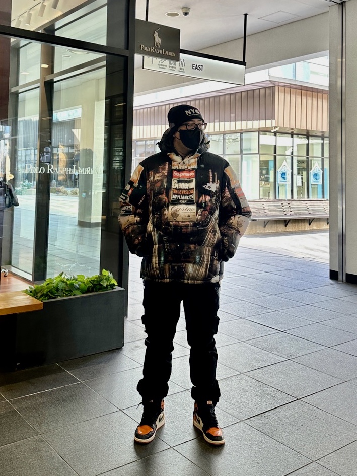 Jordan 1 Retro Shattered Backboard, Supreme x The North Face 800-Fill Half Zip Hooded Pullover Times Square - 22FW 착용 스타일 - 1