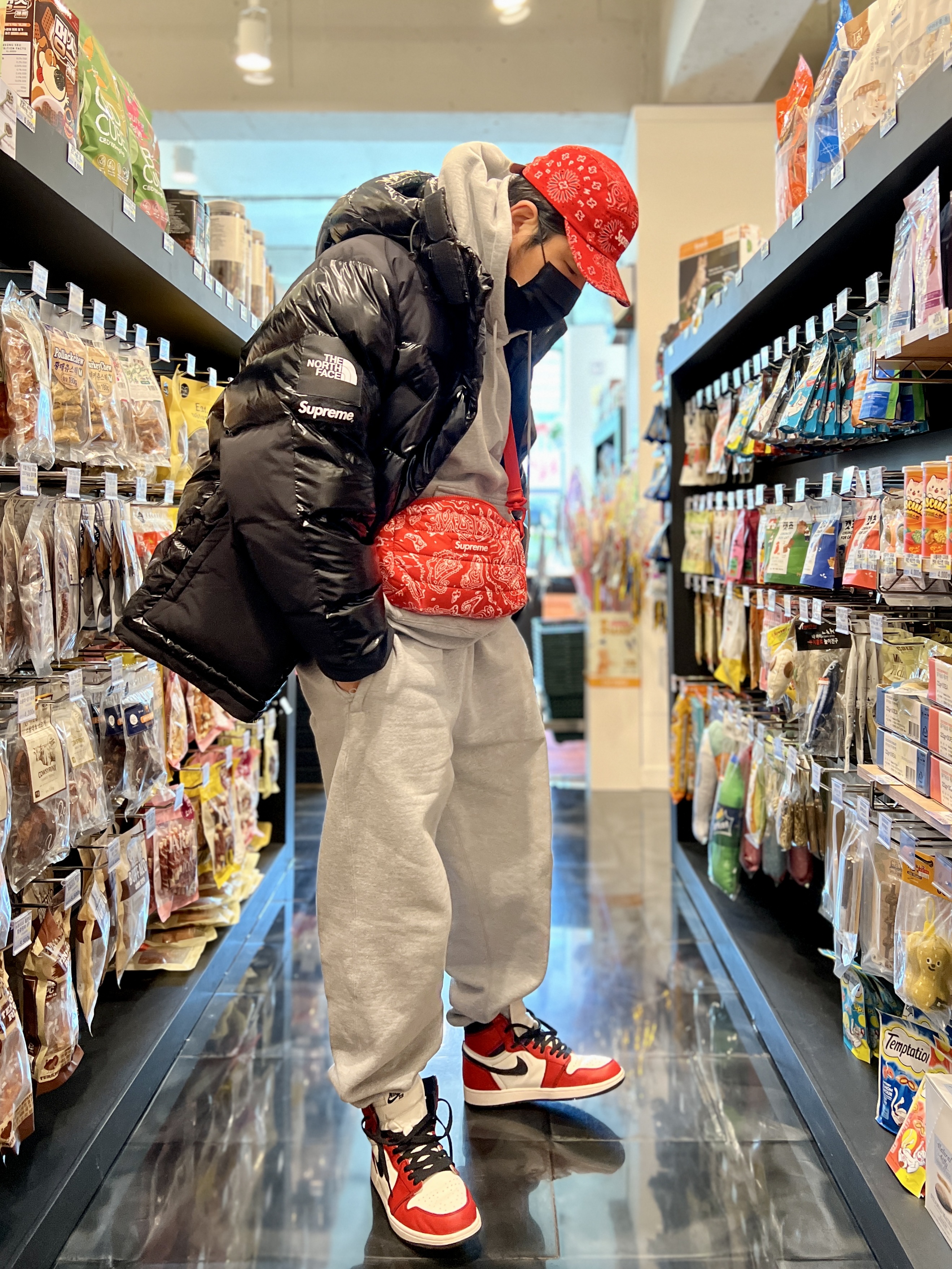 Supreme x The North Face 700-Fill Down Parka Black - 22FW, Jordan 1 Retro High OG Defiant SB LA to Chicago 착용 스타일