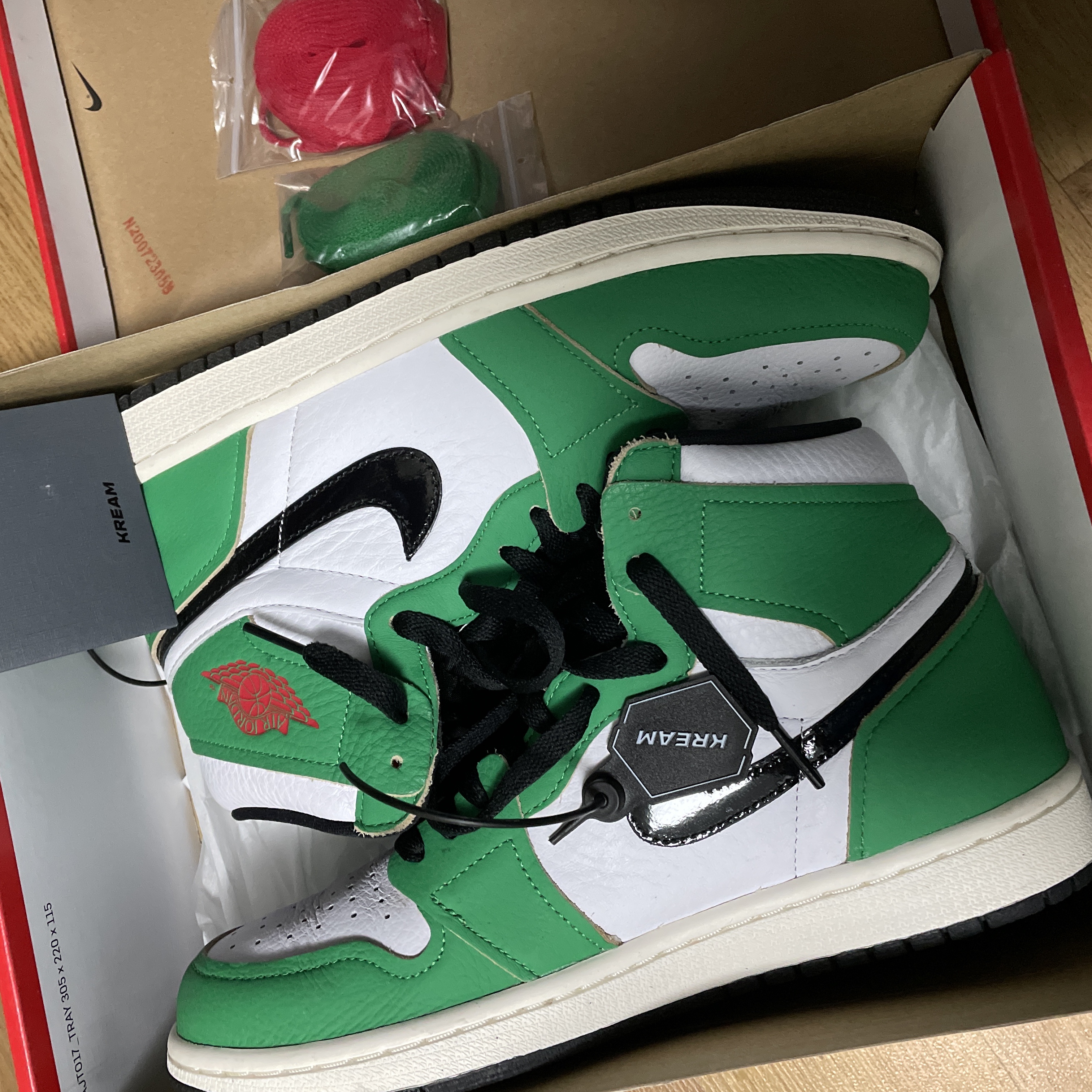(W) Jordan 1 Retro High OG Lucky Green 착용 스타일 - 1