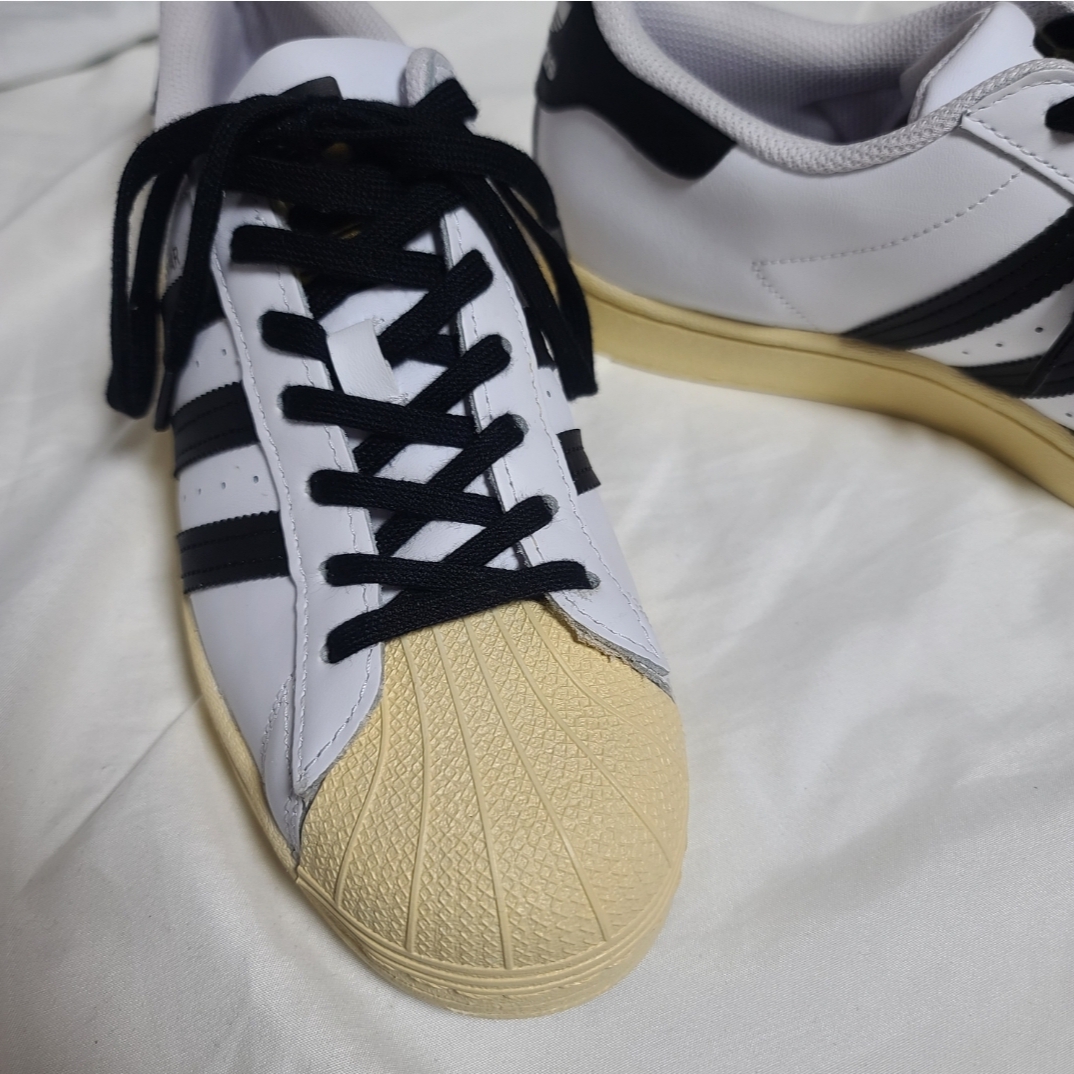 Adidas Superstar White Black, Adidas Superstar Premium White Black 착용 스타일 - 2