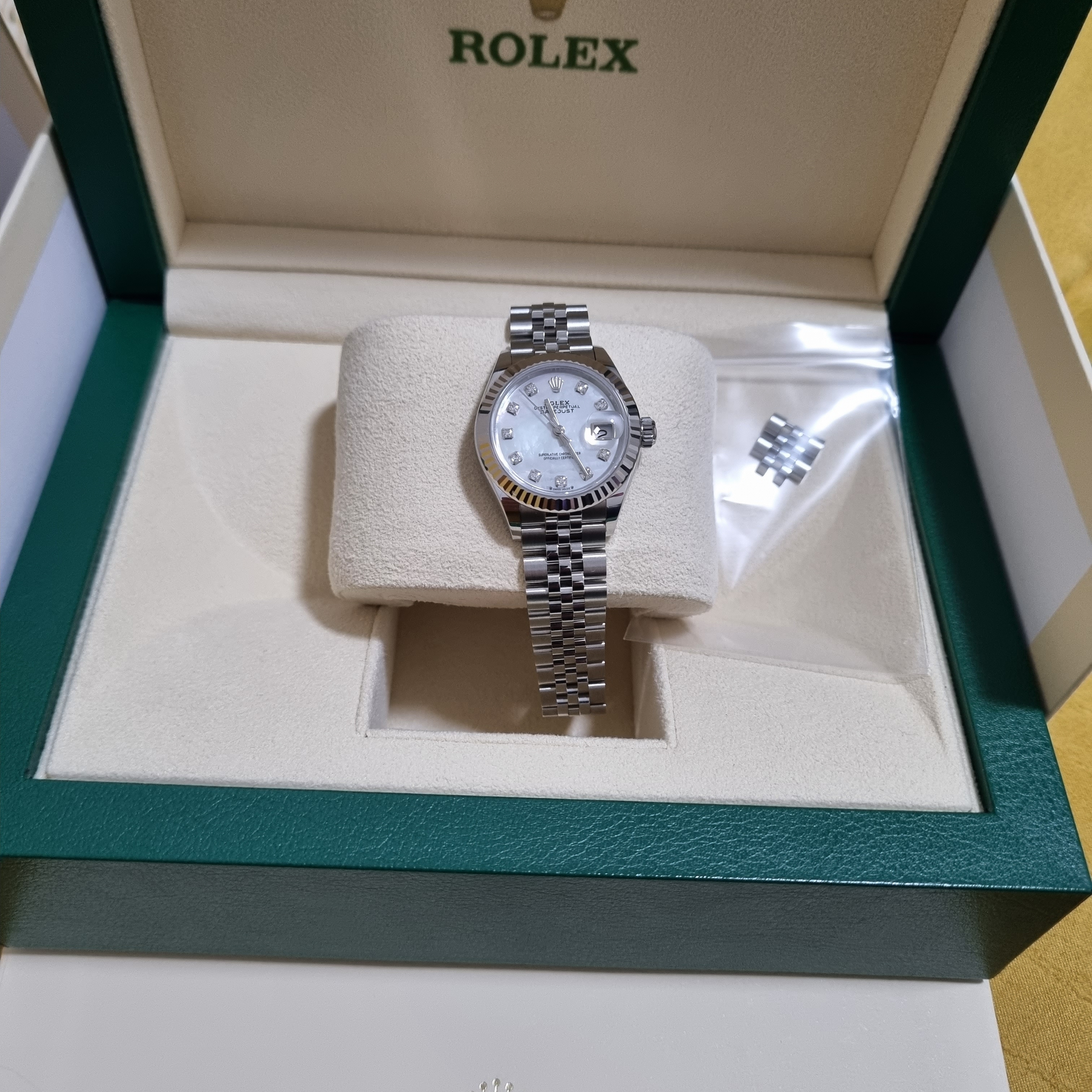Rolex Lady-Datejust 28mm 279174 MoP Diamond-Set Jubilee 착용 스타일 - 2