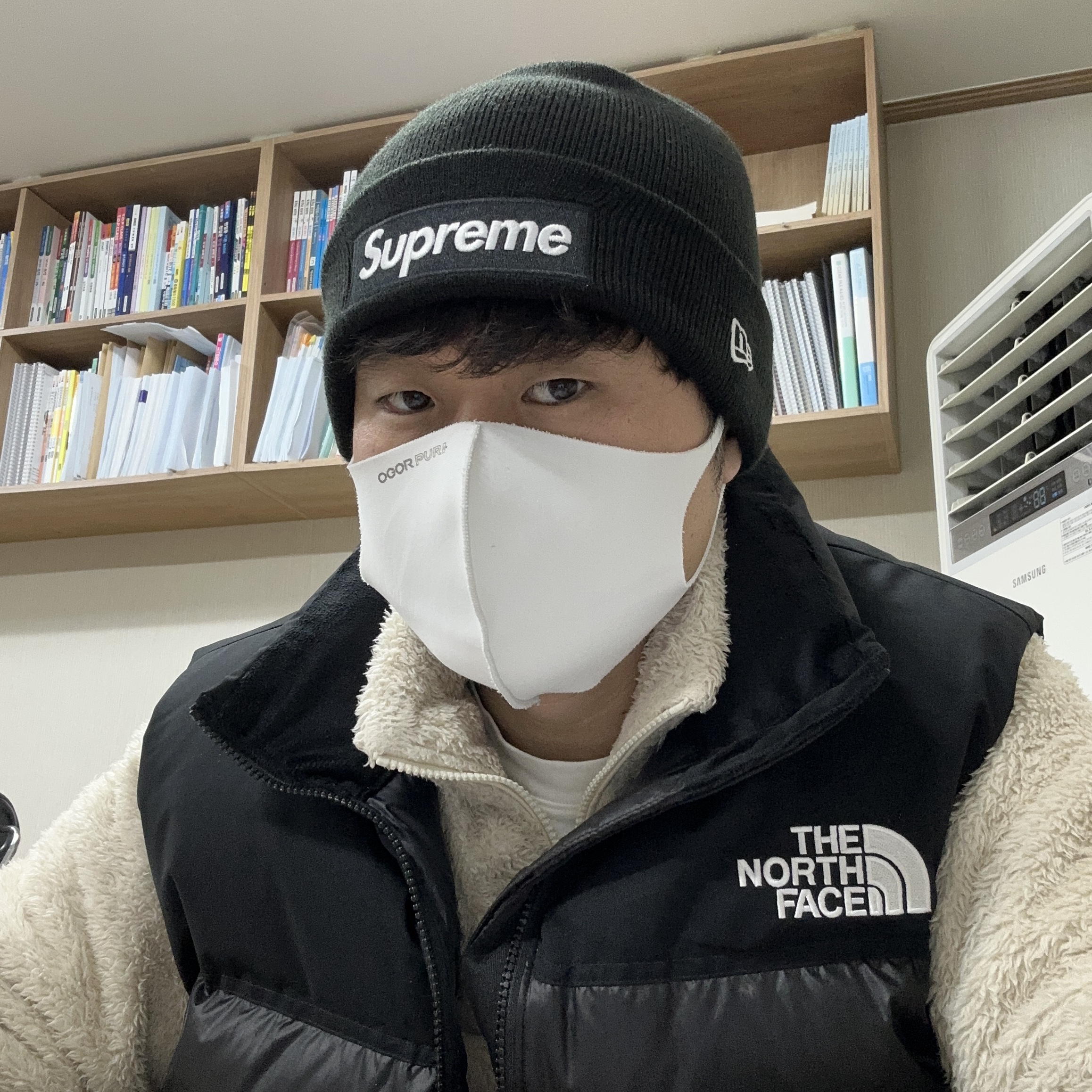 Supreme New Era Box Logo Beanie Black - 21FW, The North Face White Label Novelty Nuptse Down Vest Black 착용 스타일