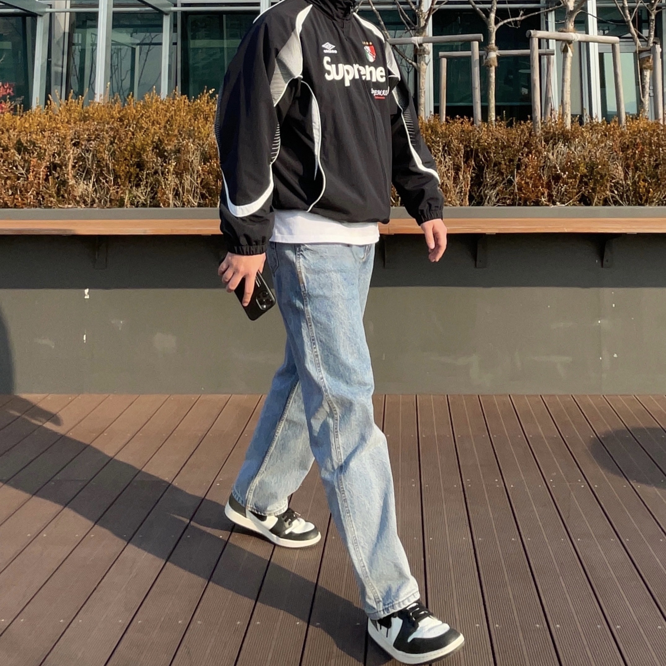 Supreme x Umbro Track Jacket Black - 22SS, Jordan 1 Retro High OG Black Mocha 착용 스타일